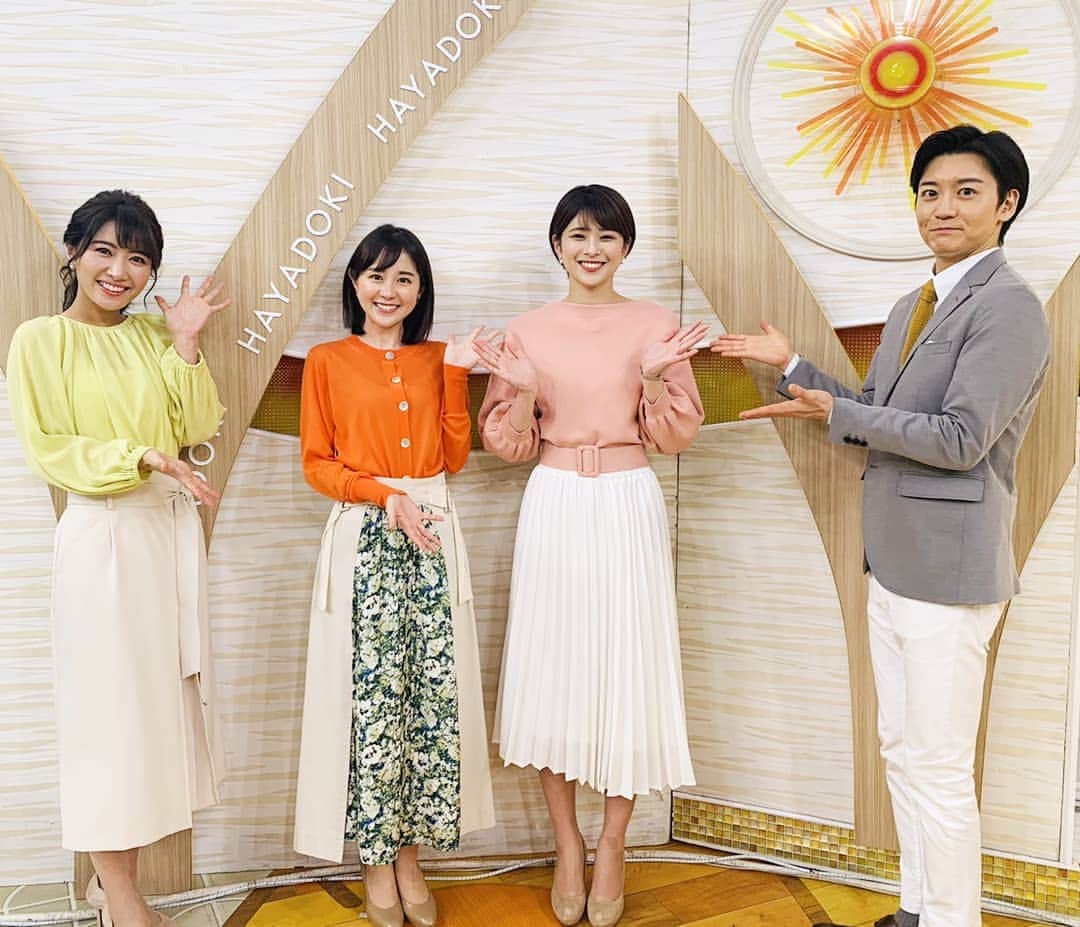 のインスタグラム：「月曜メンバー、今日はスタジオで写真を撮れました☀️ きれいな色の衣装で春らしい雰囲気🌸  髪の毛を切って、りさちゃんとショートがお揃いになりました〜☺️ (それでもりさちゃんはもっと短い…！！)  若林  ※撮影の時のみマスクを外しています  #月曜日 #山本匠晃 #若林有子 #山本里咲 #アナウンサー #久保井朝美 #気象予報士 #はやドキ #tbs」