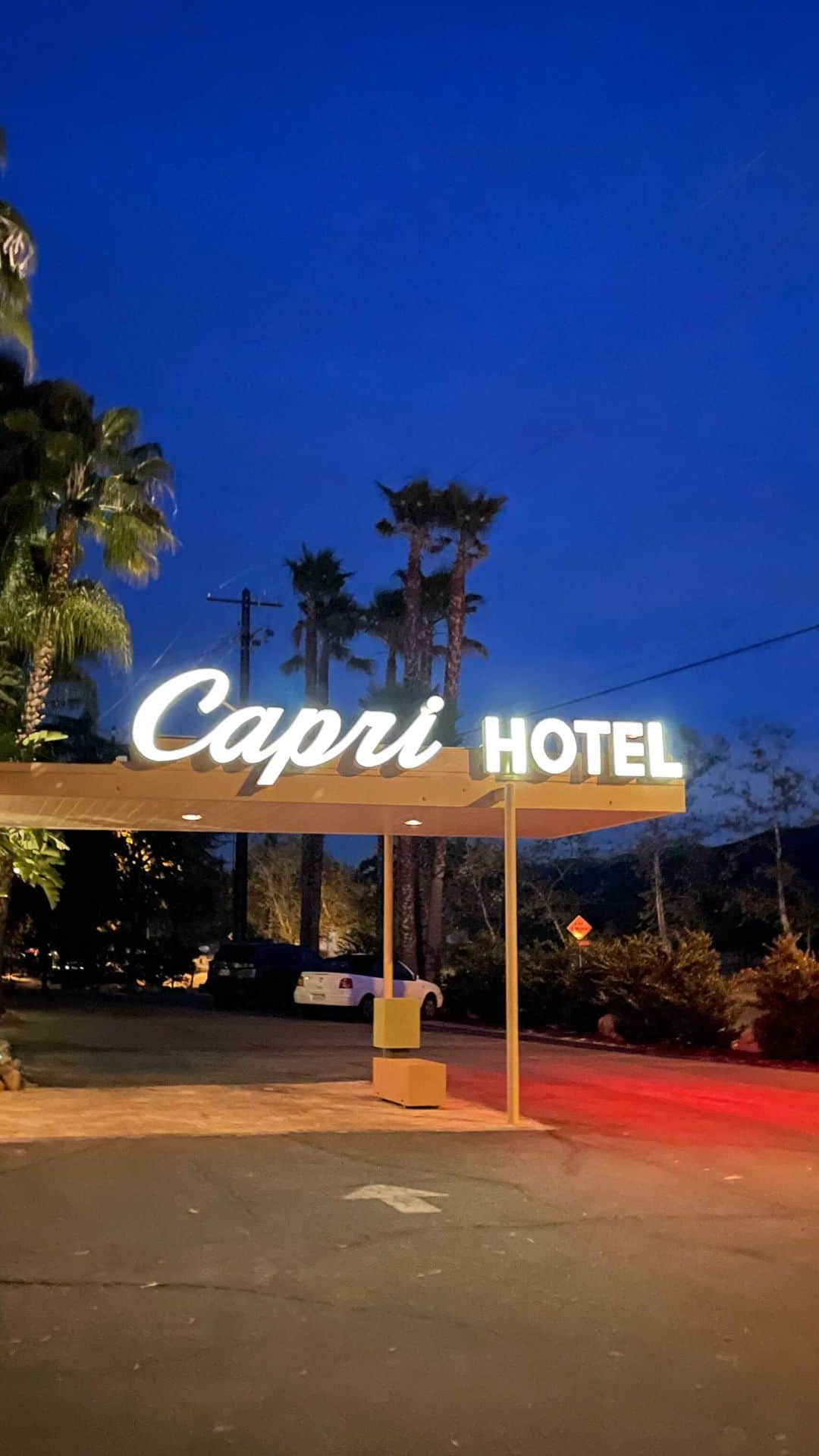 三苫愛のインスタグラム：「@caprihotel_ojai_official からお届けします」