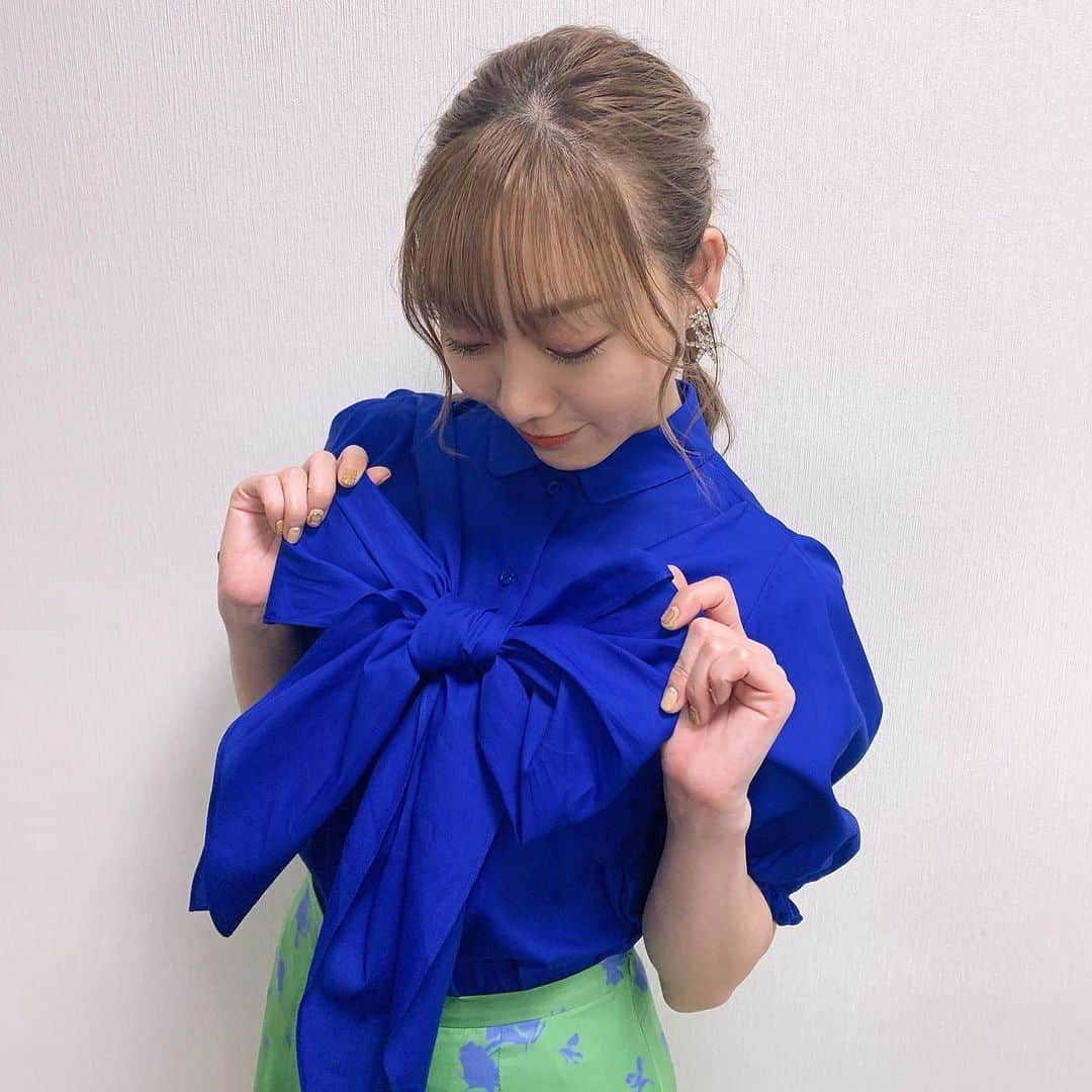 須田亜香里さんのインスタグラム写真 - (須田亜香里Instagram)「4月6日(火)は関西DAY！ 関西の皆様よろしくね！  🌈【#スロイジ】 カンテレ 14:45〜生放送 🥕【#キメツケ】 カンテレ  20:00〜  写真は4月4日(日)の！ 気づけば衣装が全部寒色系でした💙 #大とくさん #TVタックル #熱闘Mリーグ #須田亜香里衣装」4月6日 0時23分 - akarisuda