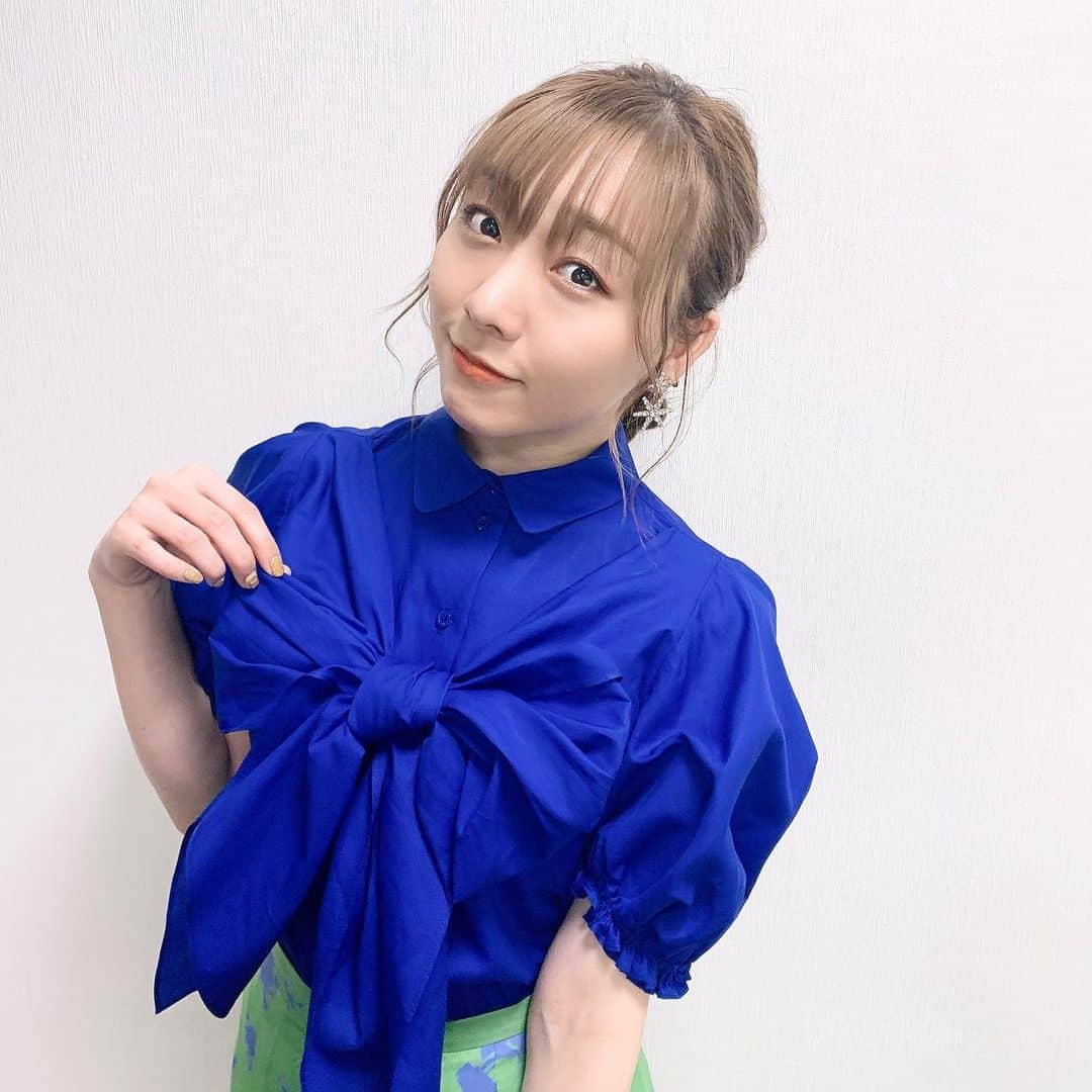 須田亜香里さんのインスタグラム写真 - (須田亜香里Instagram)「4月6日(火)は関西DAY！ 関西の皆様よろしくね！  🌈【#スロイジ】 カンテレ 14:45〜生放送 🥕【#キメツケ】 カンテレ  20:00〜  写真は4月4日(日)の！ 気づけば衣装が全部寒色系でした💙 #大とくさん #TVタックル #熱闘Mリーグ #須田亜香里衣装」4月6日 0時23分 - akarisuda