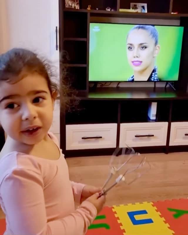 マルガリータ・マムンのインスタグラム：「Обожаю ваши видео 💕 Love your videos! #wewillrockyou」