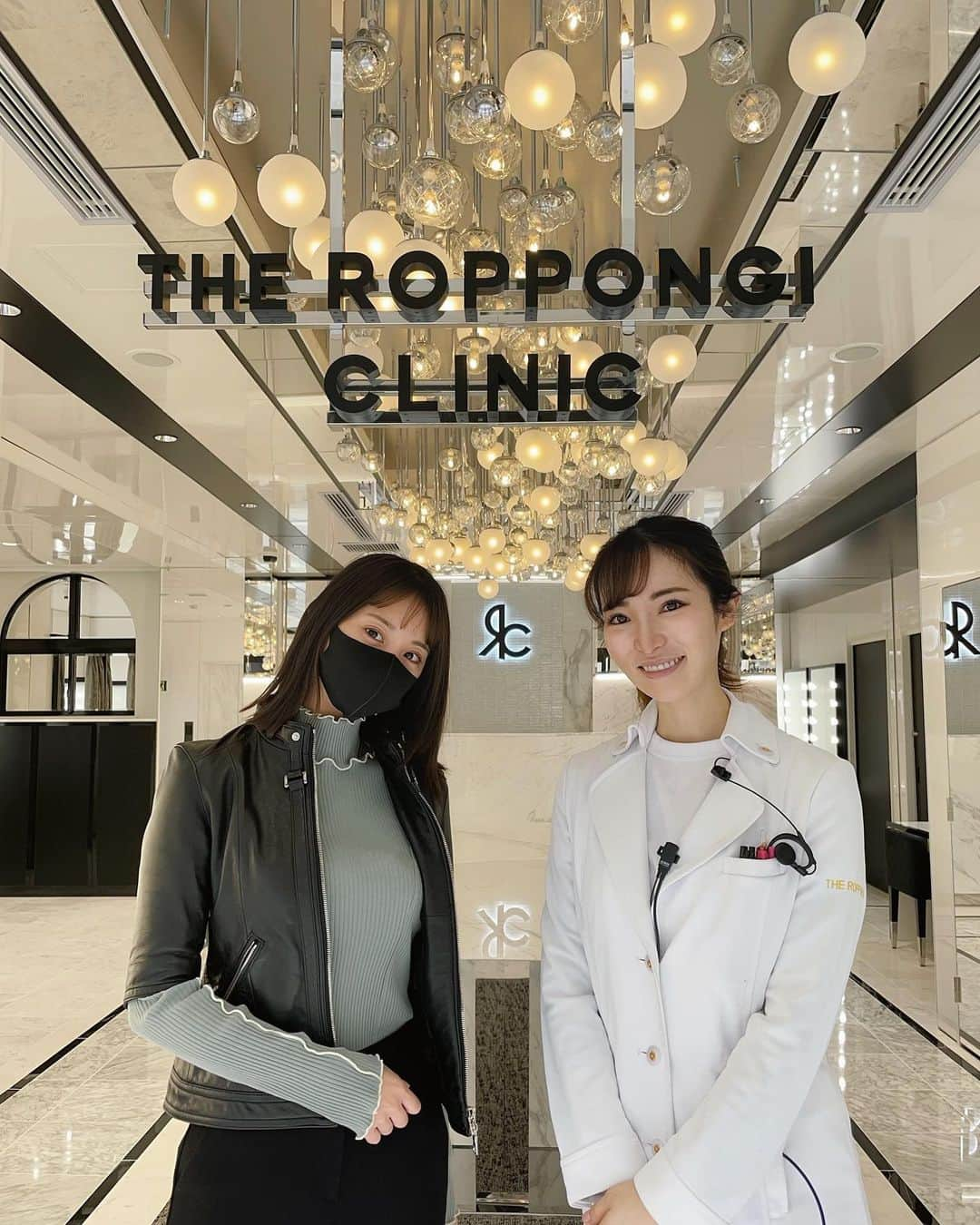 永尾まりやさんのインスタグラム写真 - (永尾まりやInstagram)「今日はお肌のメンテナンスに💭 @the_roppongi_clinic が恵比寿で新店舗を出すという事でopen前に行かせていただきました！ ついたら一棟地でびっくり😳めちゃめちゃ立派で素敵な建物でした！  私はマッサージピールをやったよ😌 毎日の洗顔では落としきれない角質を取ってくれて、お肌のターンオーバーになるんだってニキビや毛穴、くすみも改善されるらしくてたのしみ😌  さやか先生ありがとうございました♡ @dr.sayakanagao   #美容クリニック #マッサージピール  #theroppongiclinic  #恵比寿」4月6日 13時17分 - mariyagi_san