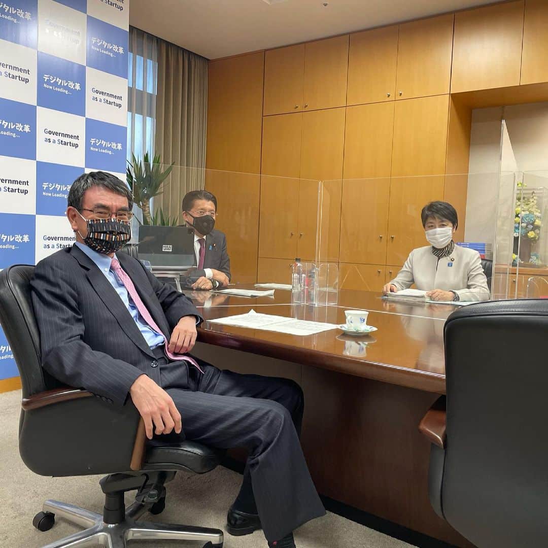 河野太郎のインスタグラム：「2+1 meeting with the Justice Minister.」