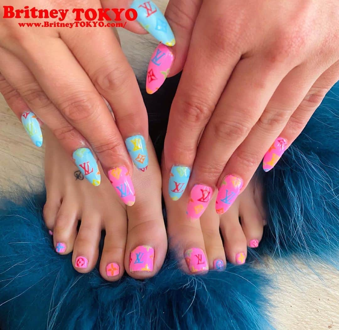 Britney TOKYOさんのインスタグラム写真 - (Britney TOKYOInstagram)「@keyshiacole 🐣 💐  #nails #nailart #britneytokyo   Use💅🏻❤️ @brs_nail art gels  @concelect x Britneytokyo Brush  @naillabousa x @tokyospicenail #i♡ubberrymatch #urmyorlandobluemilk Non wipe top gel」4月6日 6時54分 - britneytokyo