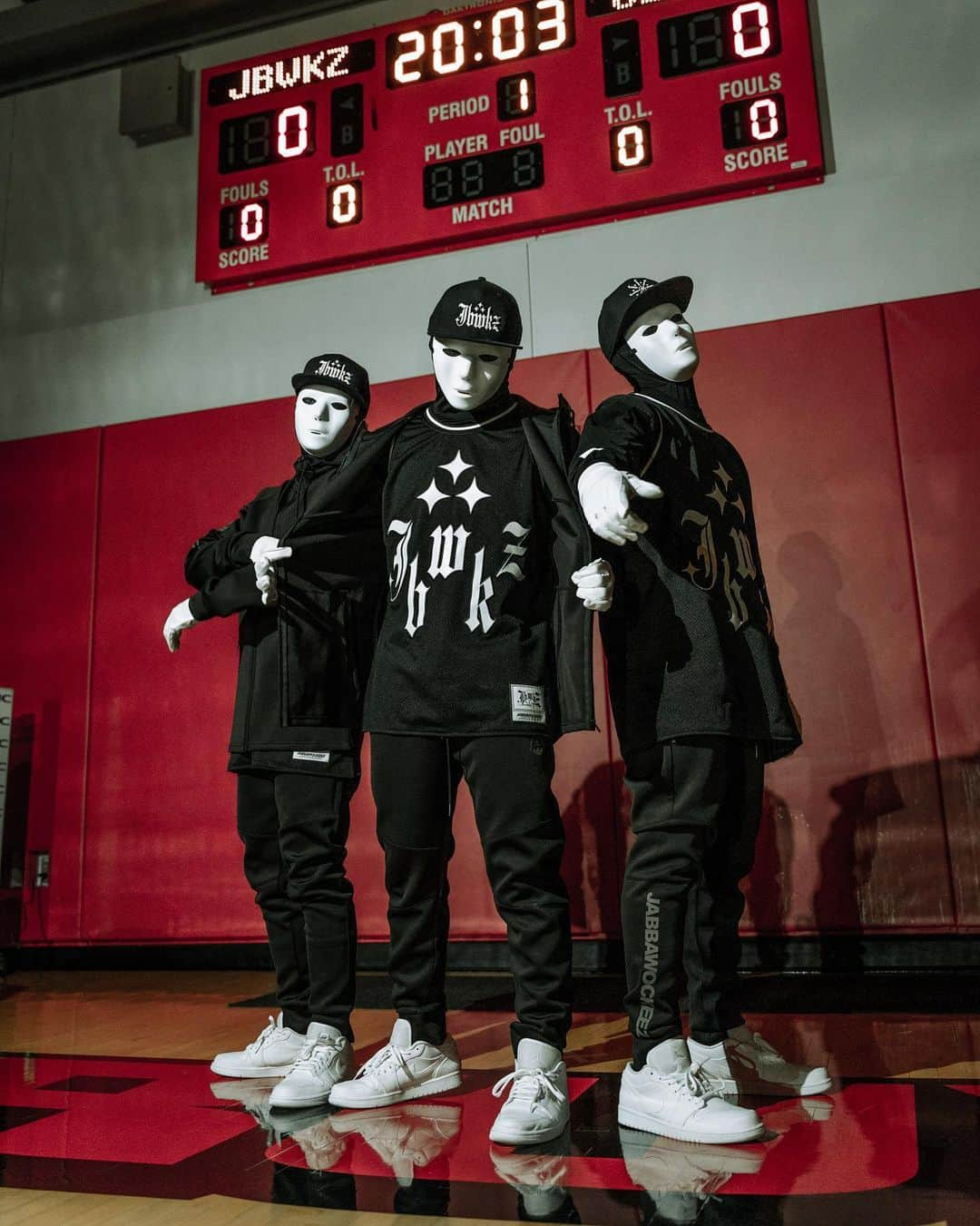 Jabbawockeezさんのインスタグラム写真 - (JabbawockeezInstagram)「Put us in the game 😤🏀 @runninrebels @unlv #JBWKZ.」4月6日 7時17分 - jabbawockeez