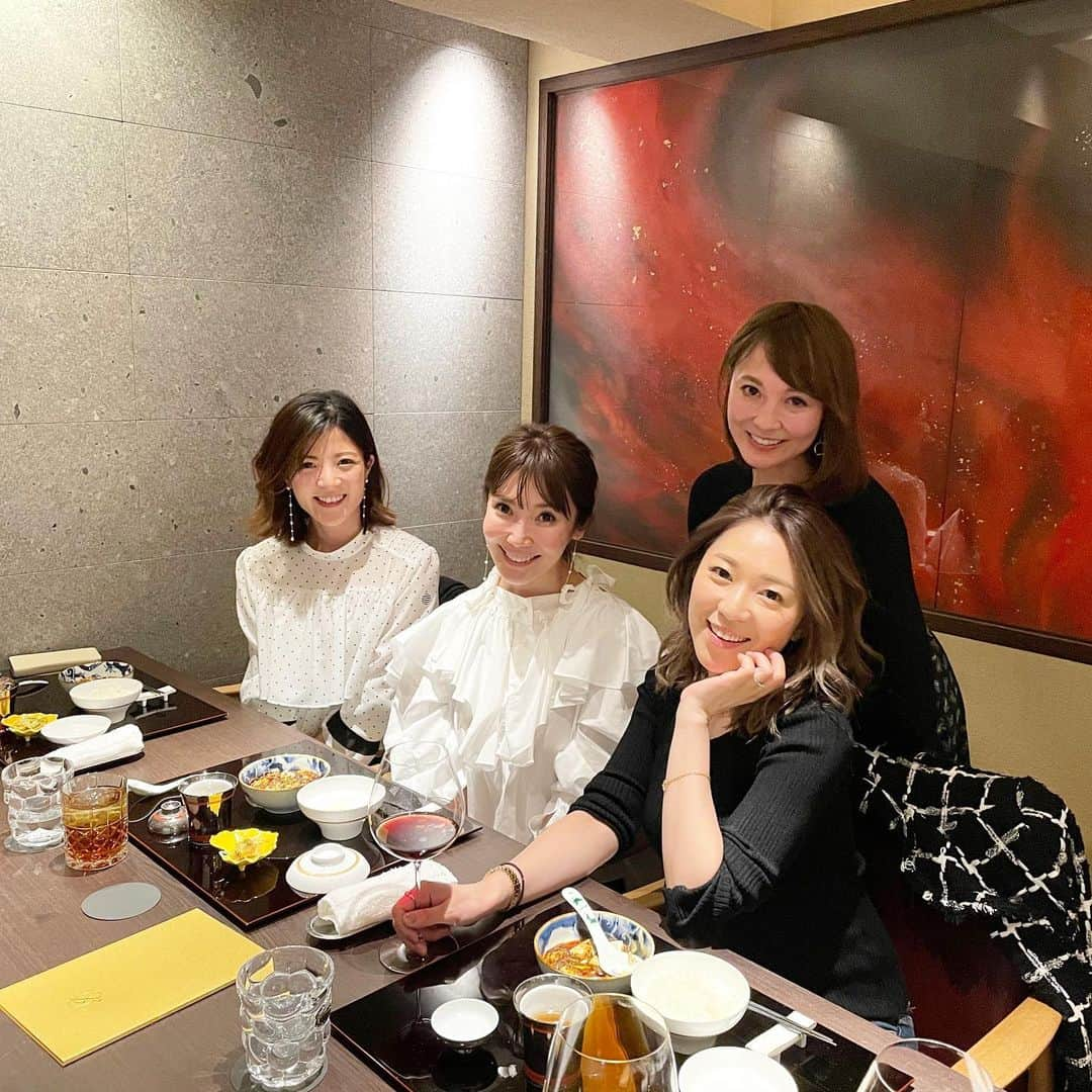 吉田美紀さんのインスタグラム写真 - (吉田美紀Instagram)「・ ・ ずっと楽しみにしていたGINZA JOTAKI･:*+. 高級食材の数々… とっても美味しいのはもちろん 盛り付けの美しさにオープンキッチンも素敵で 終始ワクワクのディナーでした♡♡ ・ みんなとの時間はパワーと笑顔の活力だわ🙇‍♀️ ・ #dinner #chineserestaurant #ginzajotaki #tokyorerestaurant #tokyogourmet #ginza #friends #お友達 #中華 #ギンザジョウタキ #東京グルメ #東京レストラン」4月6日 8時12分 - miki__yoshida