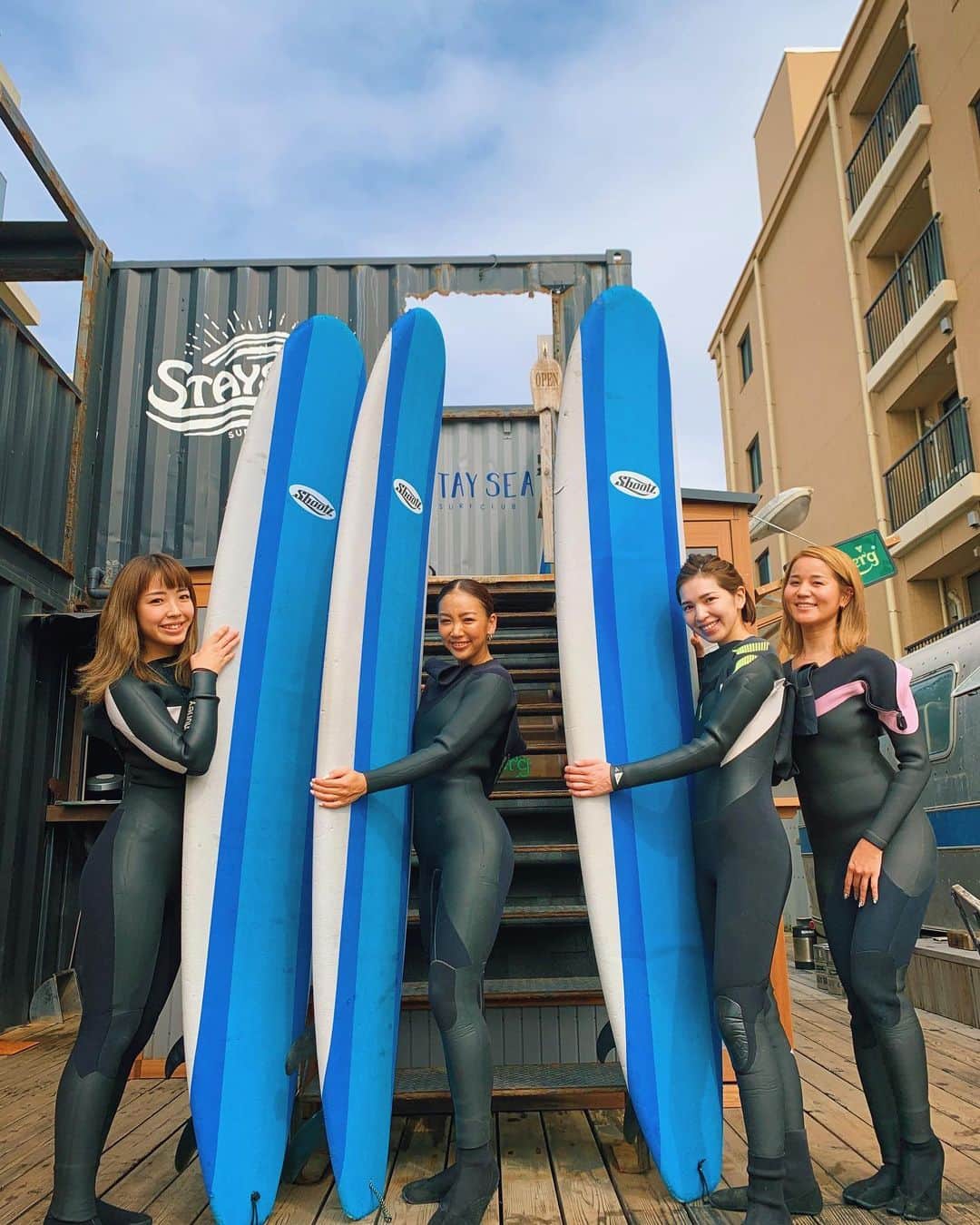 来夏さんのインスタグラム写真 - (来夏Instagram)「#🐠 今年はたくさん自然で遊びたい🌊 #アクティ部 の会🏄‍♀️💙 #stayseasurfclub #surf」4月6日 8時17分 - rairairaika