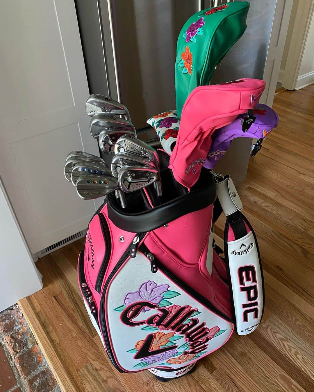 マーク・リーシュマンのインスタグラム：「Wow @callawaygolf Awesome looking bag! Excited to be back in Augusta for @themasters in April with the flowers blooming!!」