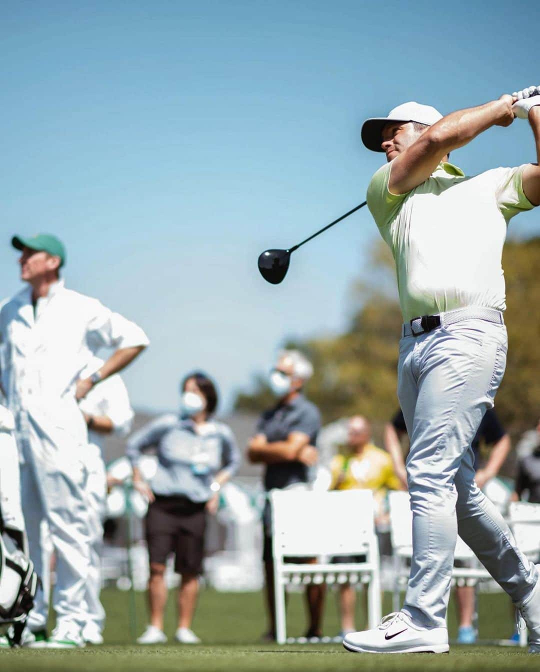 ポール・ケーシーのインスタグラム：「Great to be back. Seeing the fans enjoying Augusta National makes it even better. Looking forward to a great week.  . Photo credit @themasters . #NikeGolf #Rolex #Porsche #Titleist #JigSaw #TheMasters #EggSaladForTheWin」