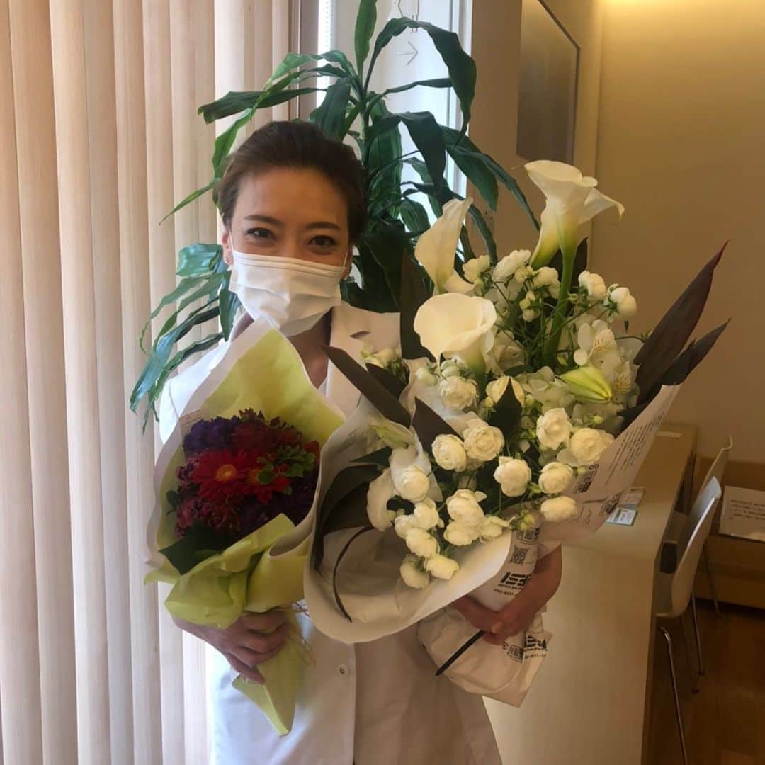 西川史子さんのインスタグラム写真 - (西川史子Instagram)「昨日誕生日を迎えて、お花を沢山頂きました。 幸せ🌸」4月6日 9時42分 - dr.ayako_nishikawa