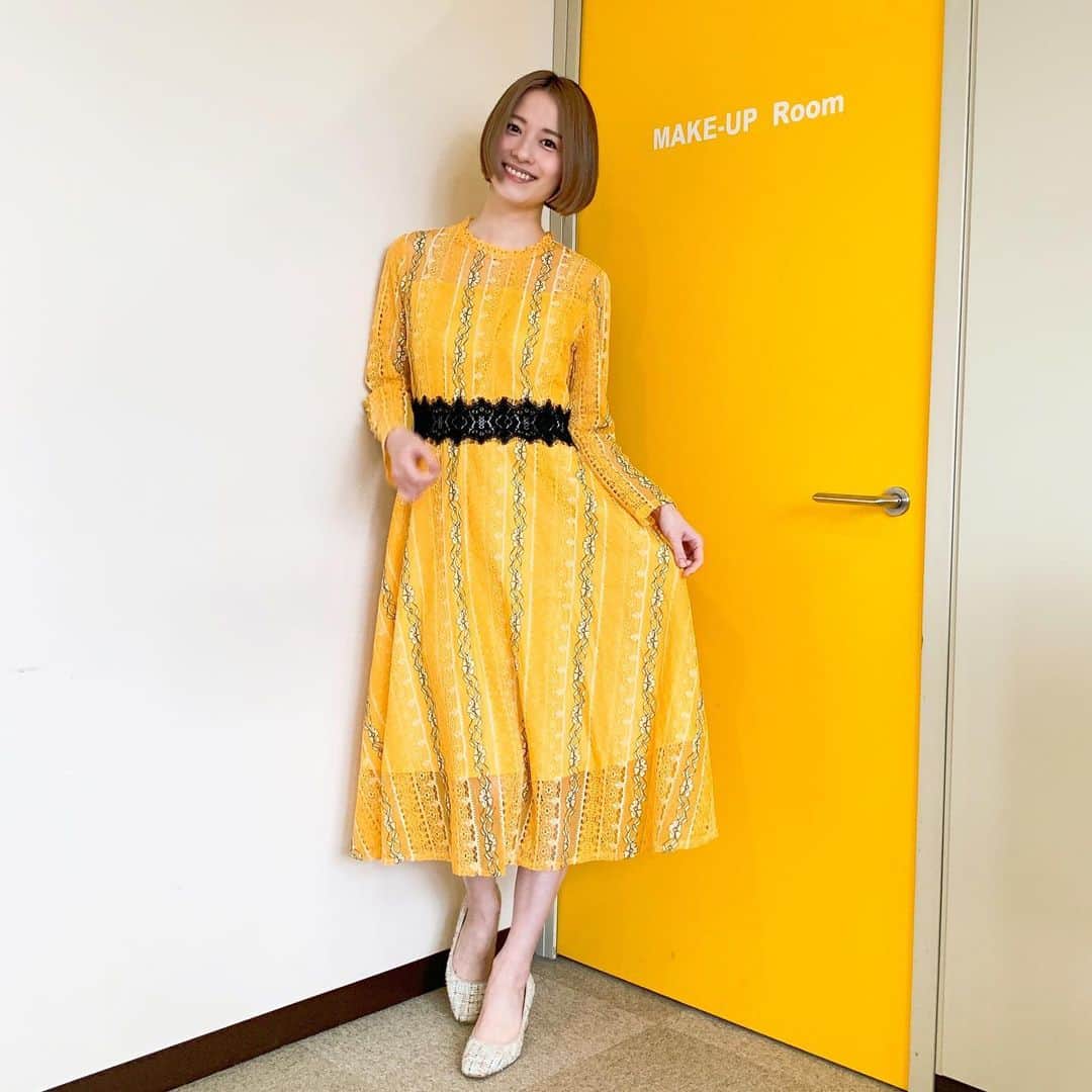のインスタグラム：「ㅤㅤㅤㅤㅤㅤㅤㅤㅤㅤㅤㅤㅤ BS日テレ『汐留TV！』 2020.12月分のお衣装です☻ ㅤㅤㅤㅤㅤㅤㅤㅤㅤㅤㅤㅤㅤ ワンピース♥︎Wild Lily #wildlily  イヤリング♥︎OSEWAYA #osewaya  パンプス♥︎DIANA #ダイアナ  ㅤㅤㅤㅤㅤㅤㅤㅤㅤㅤㅤㅤ レースがとても素敵なワンピースだった〜😋 ㅤㅤㅤㅤㅤㅤㅤㅤㅤㅤㅤㅤㅤ #衣装戦隊ミヤジマン #衣装 #ootd #今日のコーデ #bs日テレ #汐留tv #宮島咲良 #ミヤジマン #ぼっち戦隊ミヤジマン」