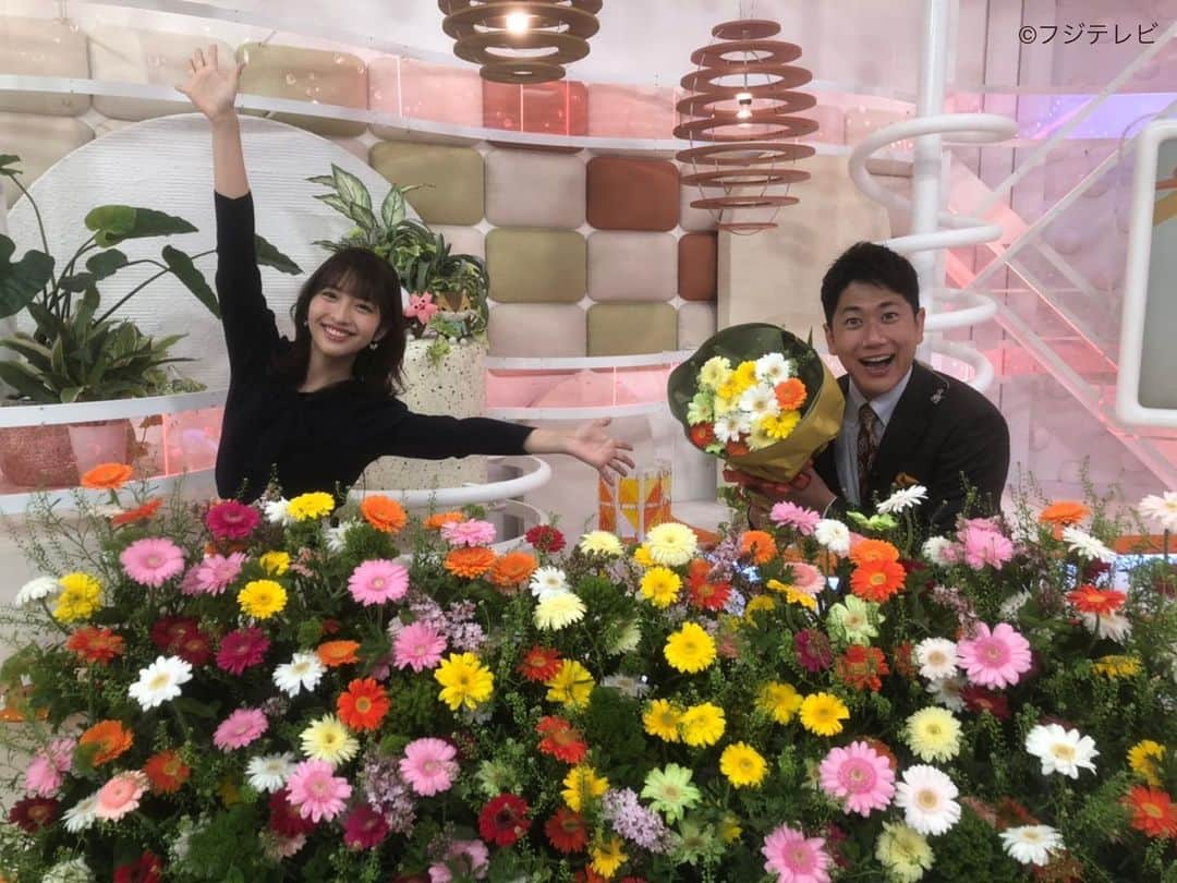 フジテレビ「めざましテレビ」さんのインスタグラム写真 - (フジテレビ「めざましテレビ」Instagram)「. きょうのお花は「ガーベラ」💐 「ガーベラ」の花言葉は… “希望”“チャレンジ”“常に前進”✨ 新生活のスタートにピッタリのお花だよ☺️ #めざましテレビ #酒主義久 #藤本万梨乃」4月6日 12時16分 - mezamashi.tv