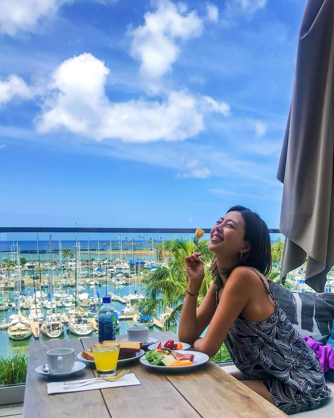 吉田夏海さんのインスタグラム写真 - (吉田夏海Instagram)「写真見返してたらHawaii行きたくなった🌺🌺🌺  いつ行けるのかな🥲💭  #hawaii」4月6日 22時13分 - natsumiiiiiiiiiii