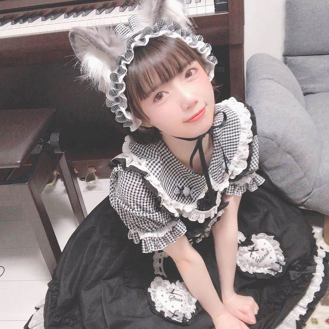 茶叶小果さんのインスタグラム写真 - (茶叶小果Instagram)「黑色内搭更配一些吗？    にゃん🐾 #lolitafashion」4月6日 22時38分 - chayexiaoguo