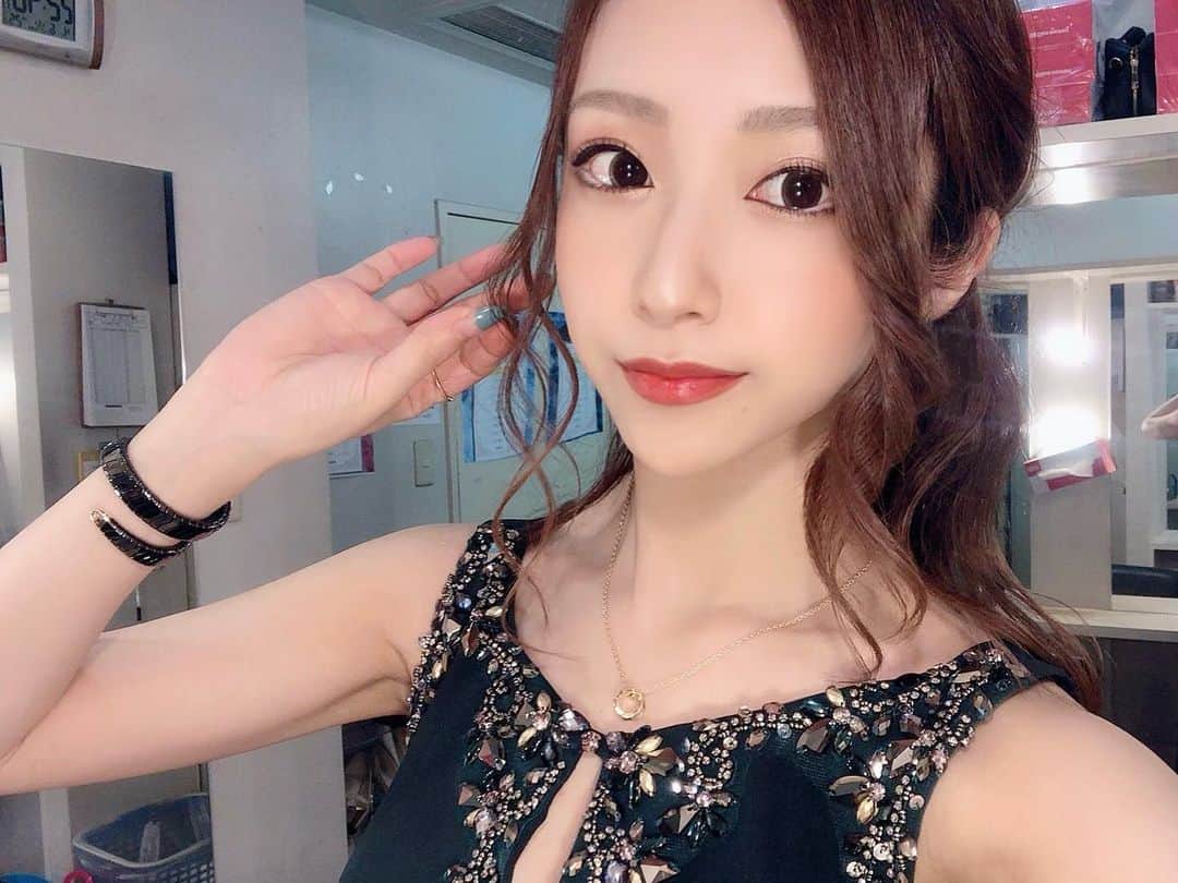 SAYAのインスタグラム：「久しぶりにハーフアップ💃💜」
