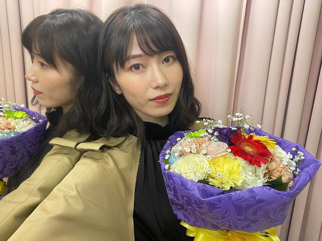 横山由依さんのインスタグラム写真 - (横山由依Instagram)「今日の生誕祭でいただいたお花！ いつも応援してくれて ありがとうございます💜💛」4月6日 23時06分 - yokoyamayui_1208