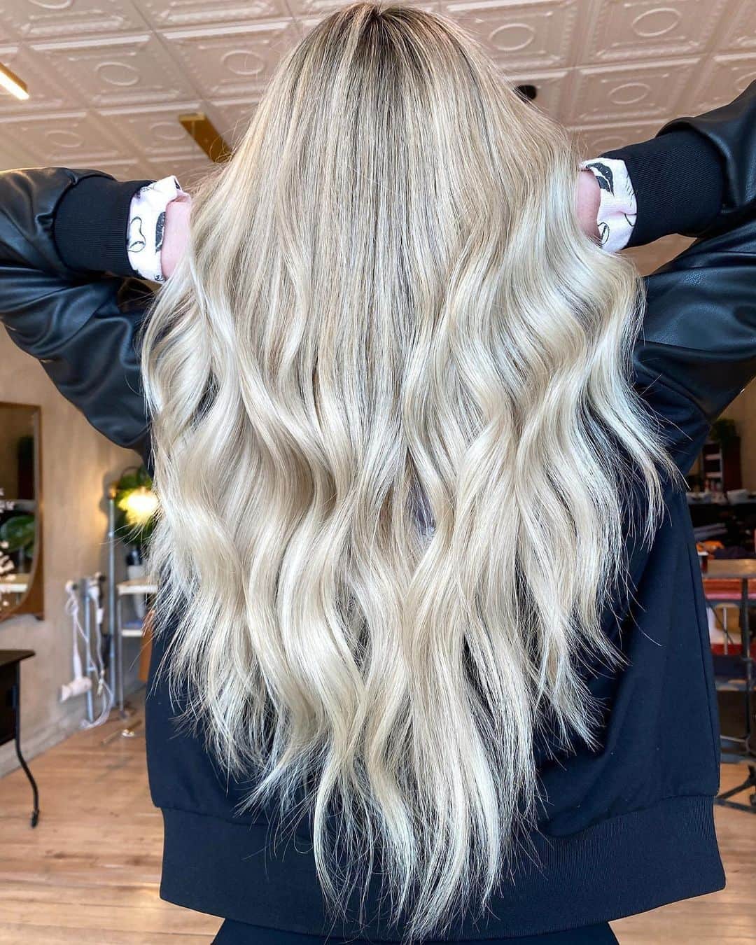 ティーガン・プレスリーのインスタグラム：「Icy sunshine mixed with a little hurricane💎  Courtesy of: @jessdeehair 💎」