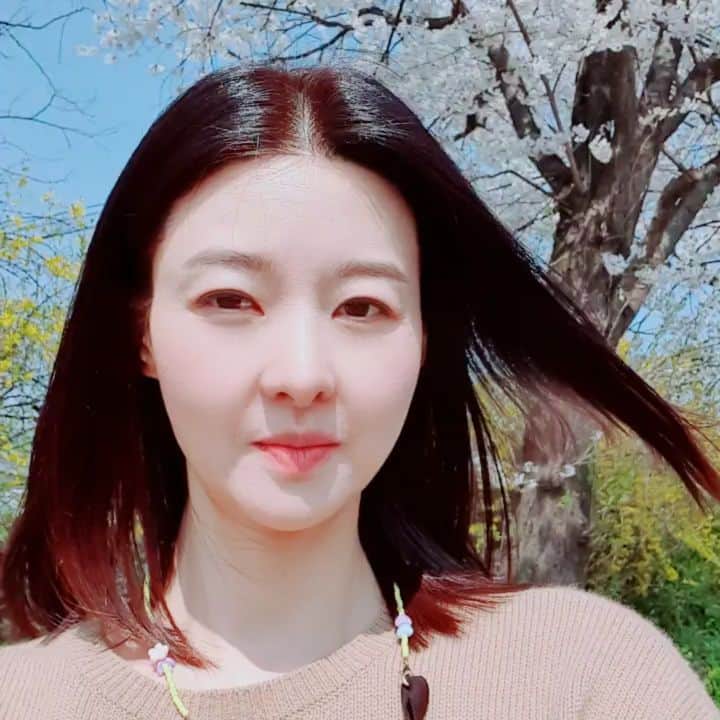 ソン・ソンミのインスタグラム：「어플의 힘,날씨의 힘! ㅎㅎ 올만엔 드라이 하고 촬영 간단히 하나찍고 기분 좋아서~~♡ 다들 좋은하루되세요 ~♡」