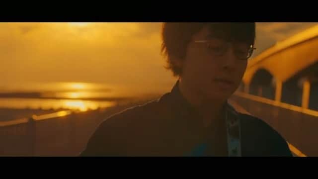 根本亜沙美のインスタグラム：「崎山蒼志 @soush.i_sakiyama  「そのままどこか」MV 浜松の夕陽がとても綺麗でした。是非！」