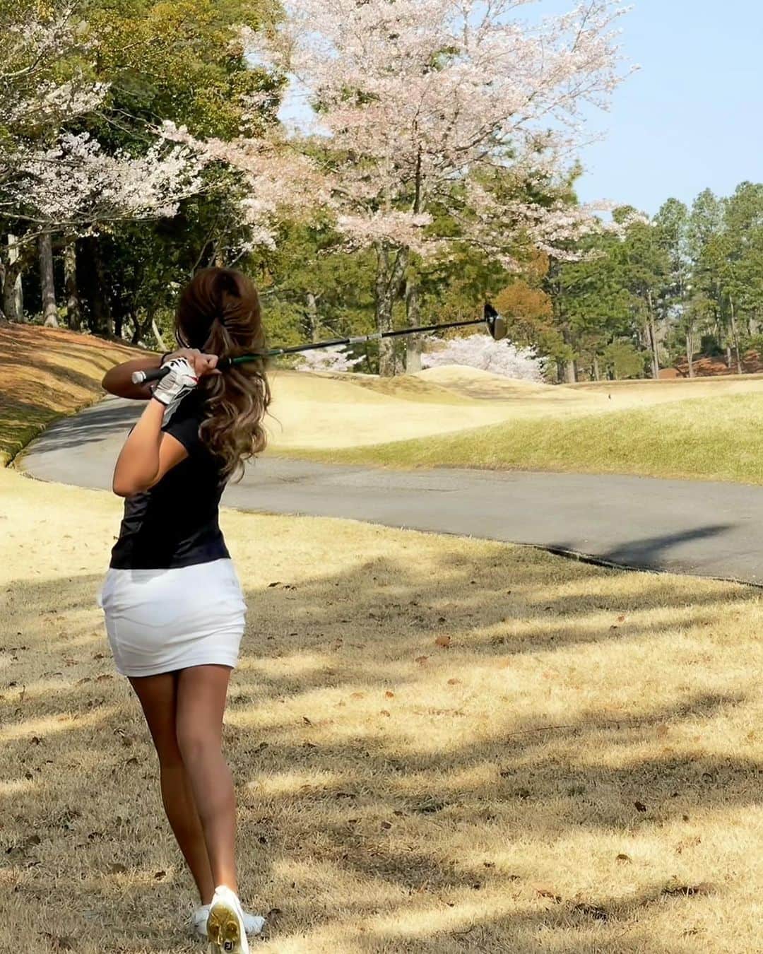 RIKAのインスタグラム：「ゴルフシーズン🌸  #golf  #golfstagram #golfswing #golflife #golfgirl #golfwear #golfcourse #golfaddict #ゴルフ #ゴルフ女子 #ゴルフウェア #ゴルフスイング #ゴルフコーデ #ゴルフ好きな人と繋がりたい　#descente #descentegolf #adidas #adidasgolf  #春日台カントリークラブ #⛳️ #🏌️‍♀️」