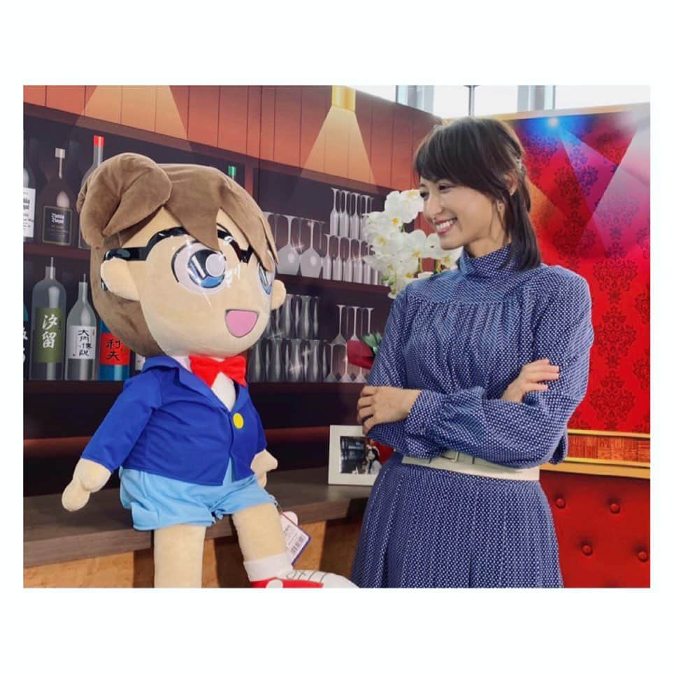 望月理恵さんのインスタグラム写真 - (望月理恵Instagram)「コナン君と会話中  に見えますか？🤣 スナックモッチーに 来週公開の「劇場版名探偵コナン 緋色の弾丸」に 関係するある方がやってきます。 #名探偵コナン #緋色の弾丸 #灰原哀が好き  #スナックモッチー#望月理恵」4月6日 16時23分 - mochiee28