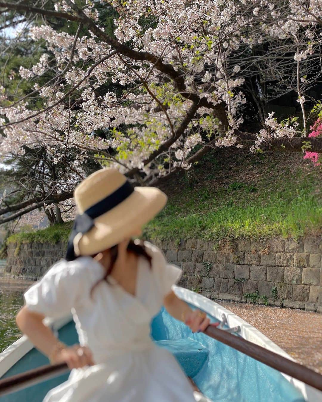 梯真奈美さんのインスタグラム写真 - (梯真奈美Instagram)「ボート漕ぐの楽しかったなぁ🚣‍♂️🌸 お天気も良くてリフレッシュできたよ💕  #桜 #ボート #お花見 #sakura #eimyistoire」4月6日 17時24分 - official_manami