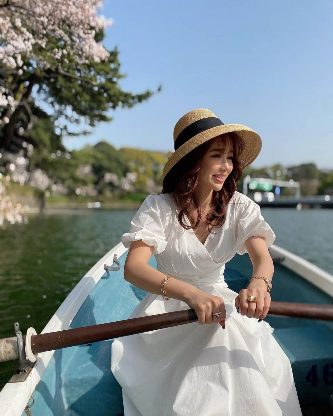 梯真奈美さんのインスタグラム写真 - (梯真奈美Instagram)「ボート漕ぐの楽しかったなぁ🚣‍♂️🌸 お天気も良くてリフレッシュできたよ💕  #桜 #ボート #お花見 #sakura #eimyistoire」4月6日 17時24分 - official_manami