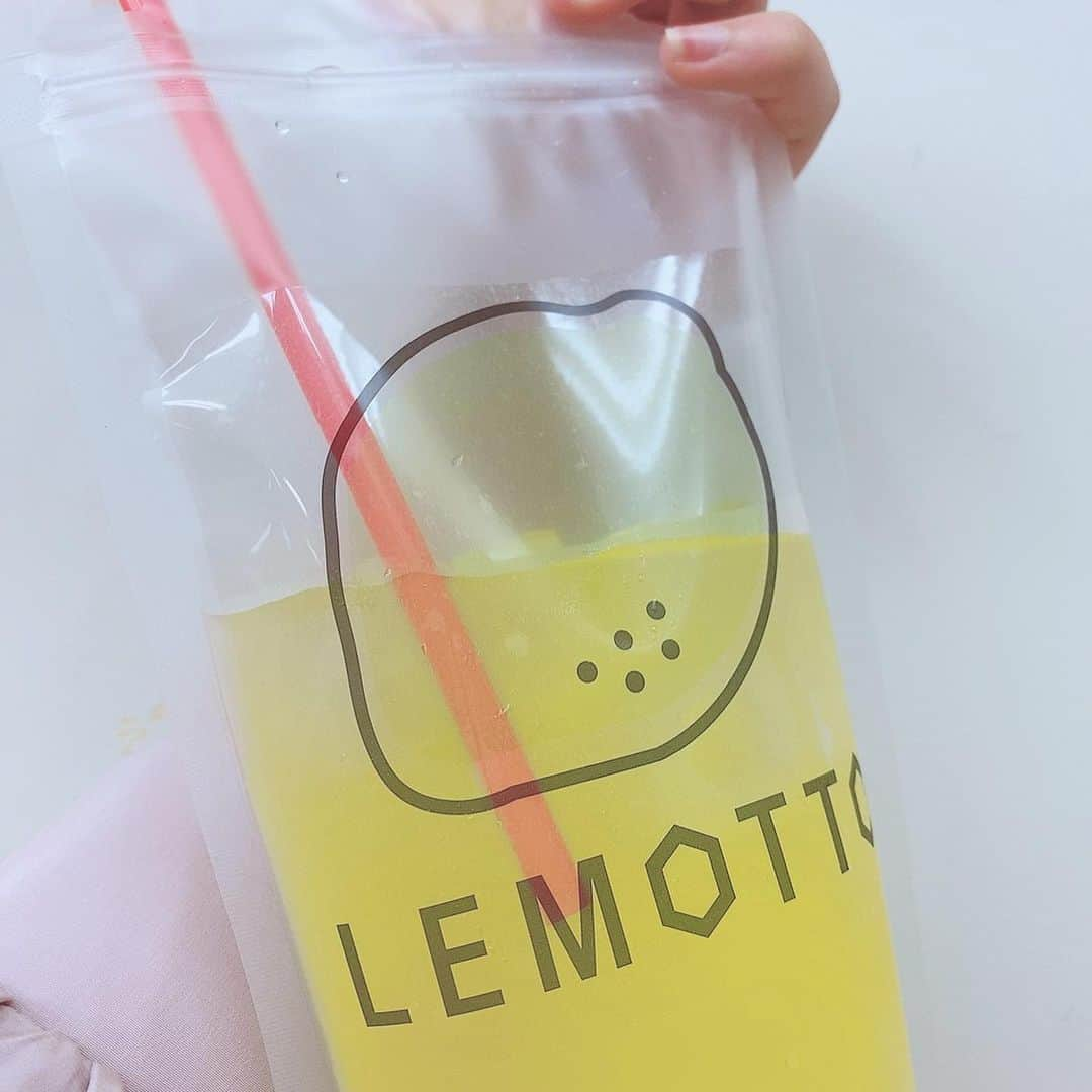 小夏ゆあなのインスタグラム：「レモネード🍋飲んだよ💕 美味しかった😋   #LEMOTTO」