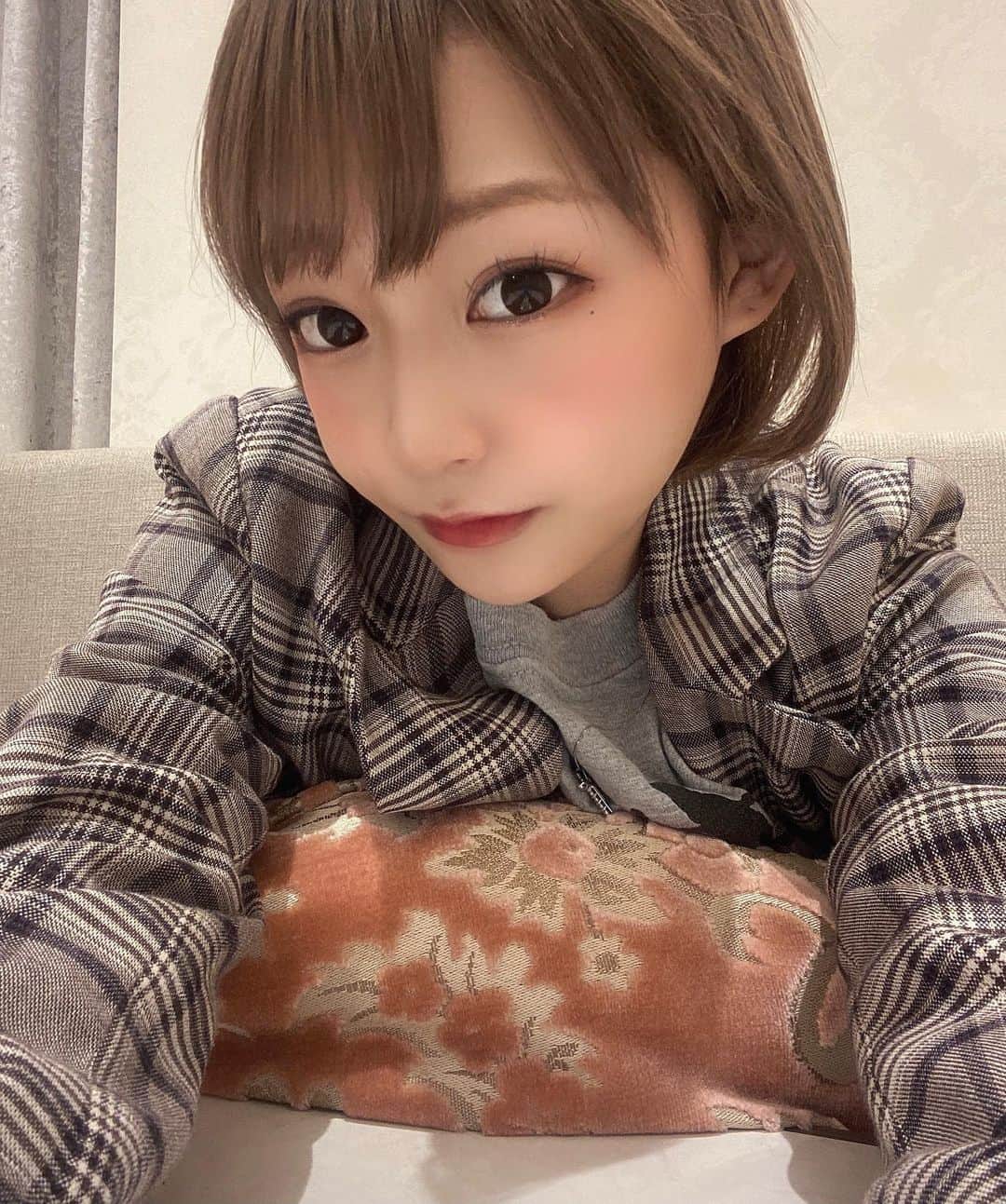 のインスタグラム：「・ 最近脱毛のことよく聞かれるんだけど  @cinderella.davinci.clinic に行ってるよ♡♡ ・ 医療脱毛なのに痛くないし、びっくりした😳 ・ 女性はもちろんなんだけど 男性のヒゲ、全身もやってるから気になる人は ぜひ行ってみてね🥺💗💗💗 ・ #医療脱毛#メンズ脱毛#ヒゲ脱毛#全身脱毛」
