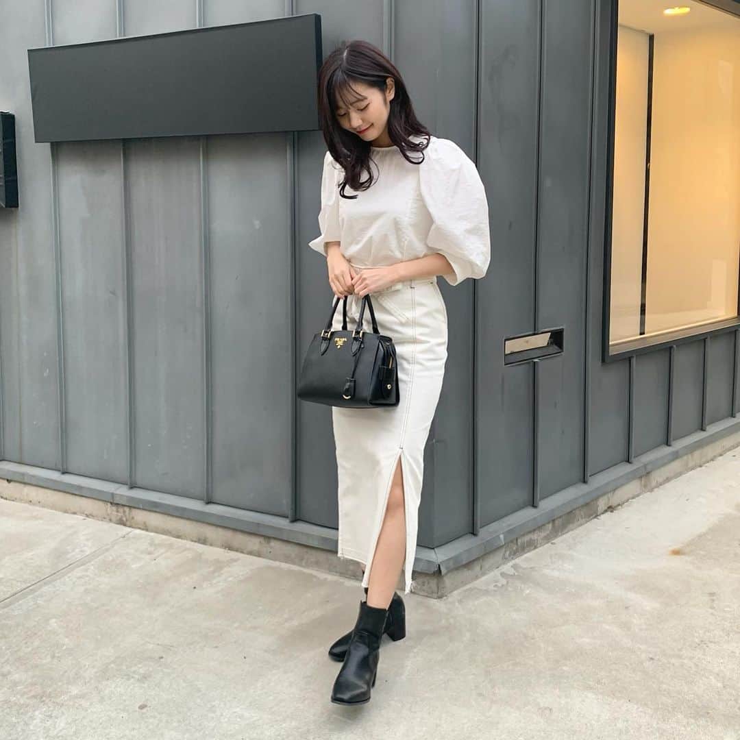 杉浦みずきのインスタグラム：「. 春が来たコーデ🤍 ・ ・ #私服　#ootd #しふく #春服　#オールホワイト」