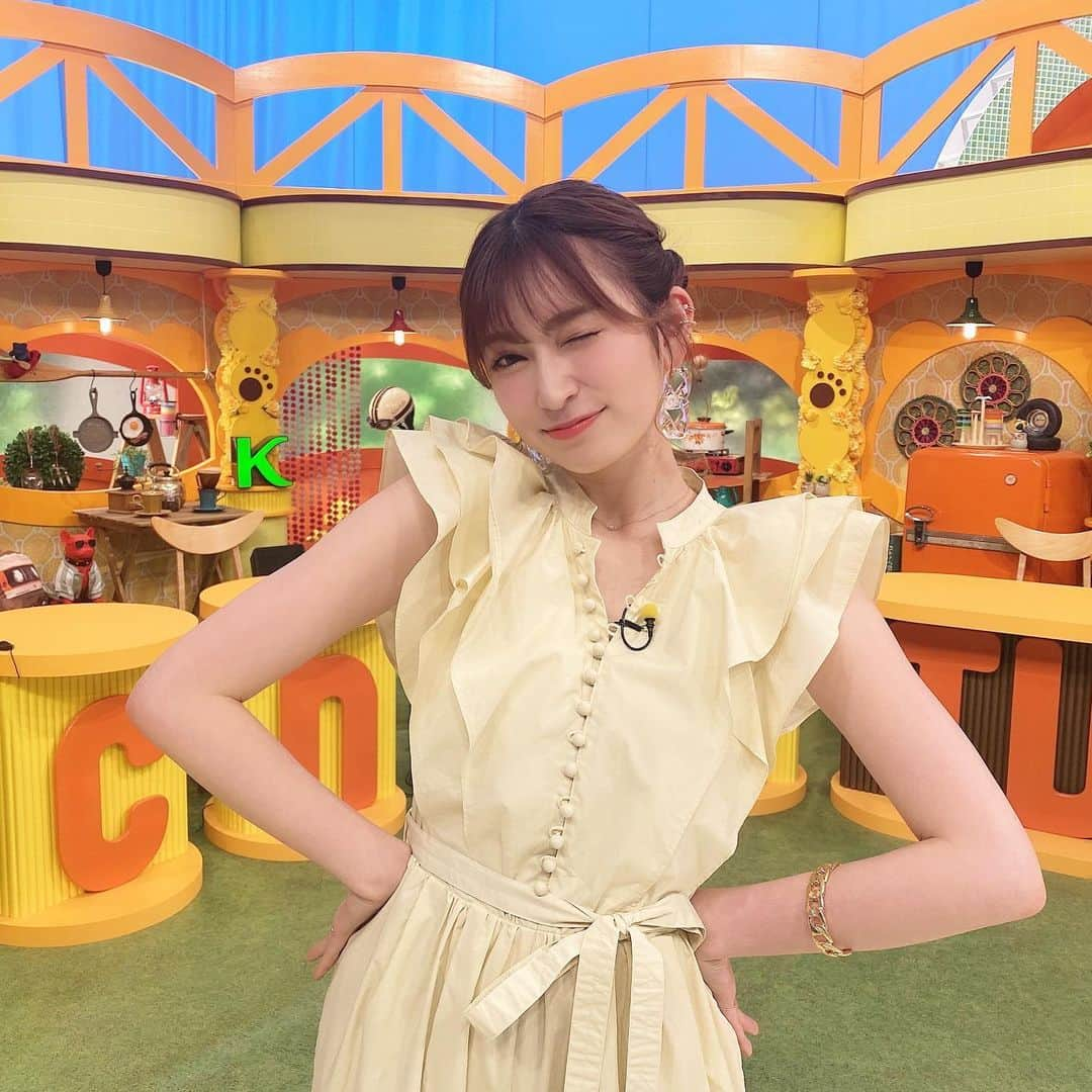 吉田朱里さんのインスタグラム写真 - (吉田朱里Instagram)「#よんチャンTV  ありがとうございました💗 もうすっかり緊張もとけて 楽しませていただいてます🥰 . 来週も見てねー！！ . 衣装は @matsunaga_mari さん メイクは @megumi.y.hairmake さん . 今日もありがとうー🤍🤍」4月6日 20時02分 - _yoshida_akari