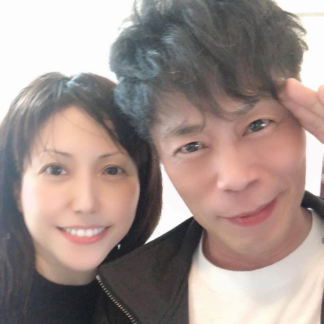 甘乃つばき（吉瀬菜々子）のインスタグラム：「今日はアテナ映像さんの昭和猥褻官能ドラマのスペシャル撮影でした♪素敵なあの御方とパチリ✨なのにすっぴんすぎるw 📀2021年夏にリリース予定です！お楽しみにっ💕 ・ ・ #官能ドラマ #昭和ドラマ #ドラマ撮影 #甘乃樁 #甘乃桩 #人妻 #熟女 #AV女優 #女优 #做爱 #sexy #AV女演员 #여배우 #AV여배 #horny #tits #pornvids #jav #japanPorn」