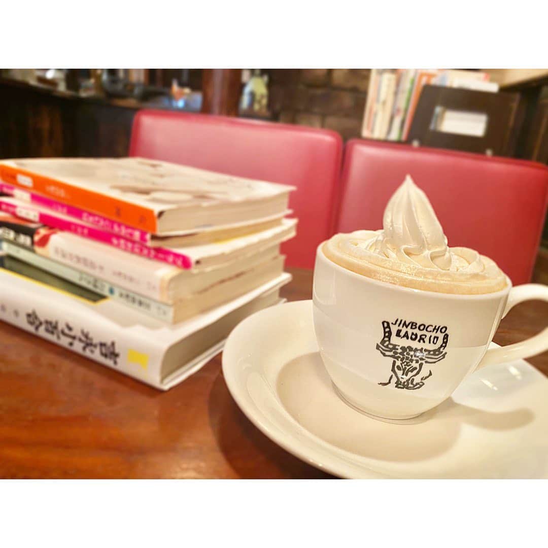 のインスタグラム：「WBSの動画撮影でお邪魔した昭和レトロ、かつ本が沢山の喫茶店。とても素敵で、なかなかお出かけできない日々の中、癒されました。#wbs」
