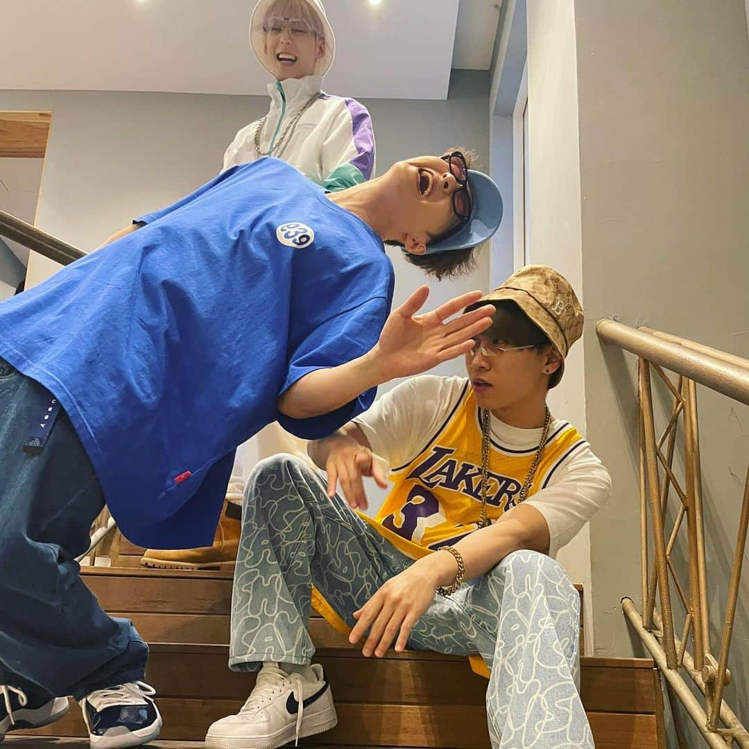 ウングァンさんのインスタグラム写真 - (ウングァンInstagram)「Hip Hop!!!!!!!!🤟」4月6日 20時59分 - btob_silver_light