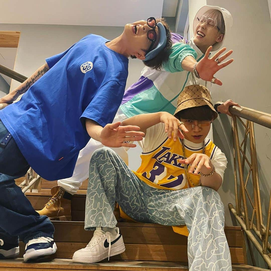 ウングァンさんのインスタグラム写真 - (ウングァンInstagram)「Hip Hop!!!!!!!!🤟」4月6日 20時59分 - btob_silver_light