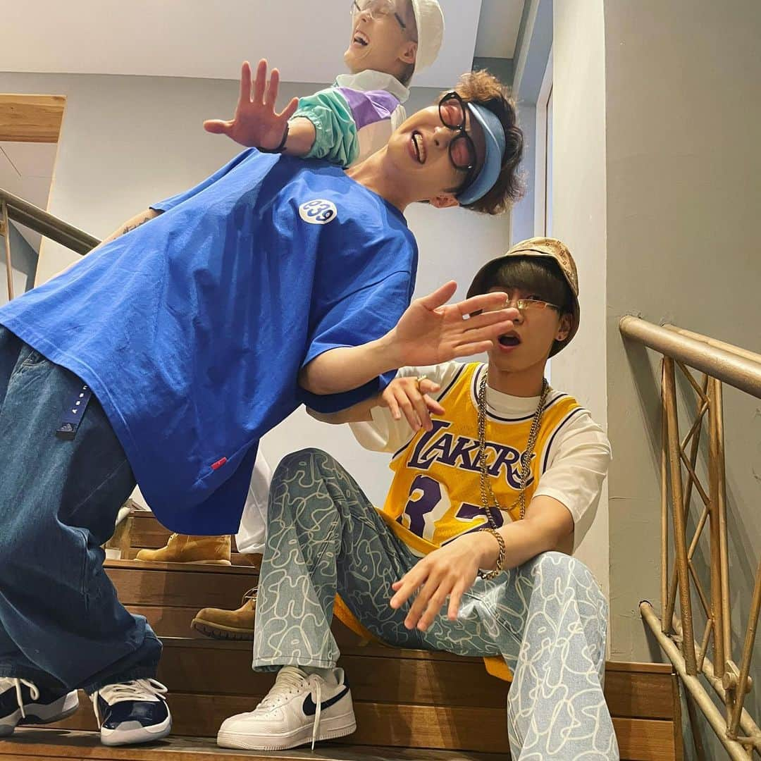 ウングァンさんのインスタグラム写真 - (ウングァンInstagram)「Hip Hop!!!!!!!!🤟」4月6日 20時59分 - btob_silver_light