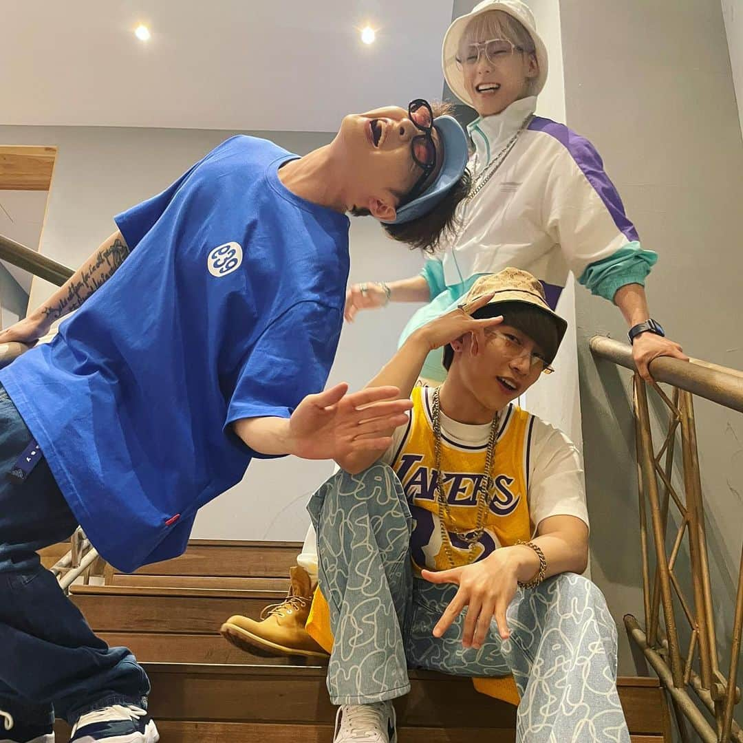 ウングァンさんのインスタグラム写真 - (ウングァンInstagram)「Hip Hop!!!!!!!!🤟」4月6日 20時59分 - btob_silver_light