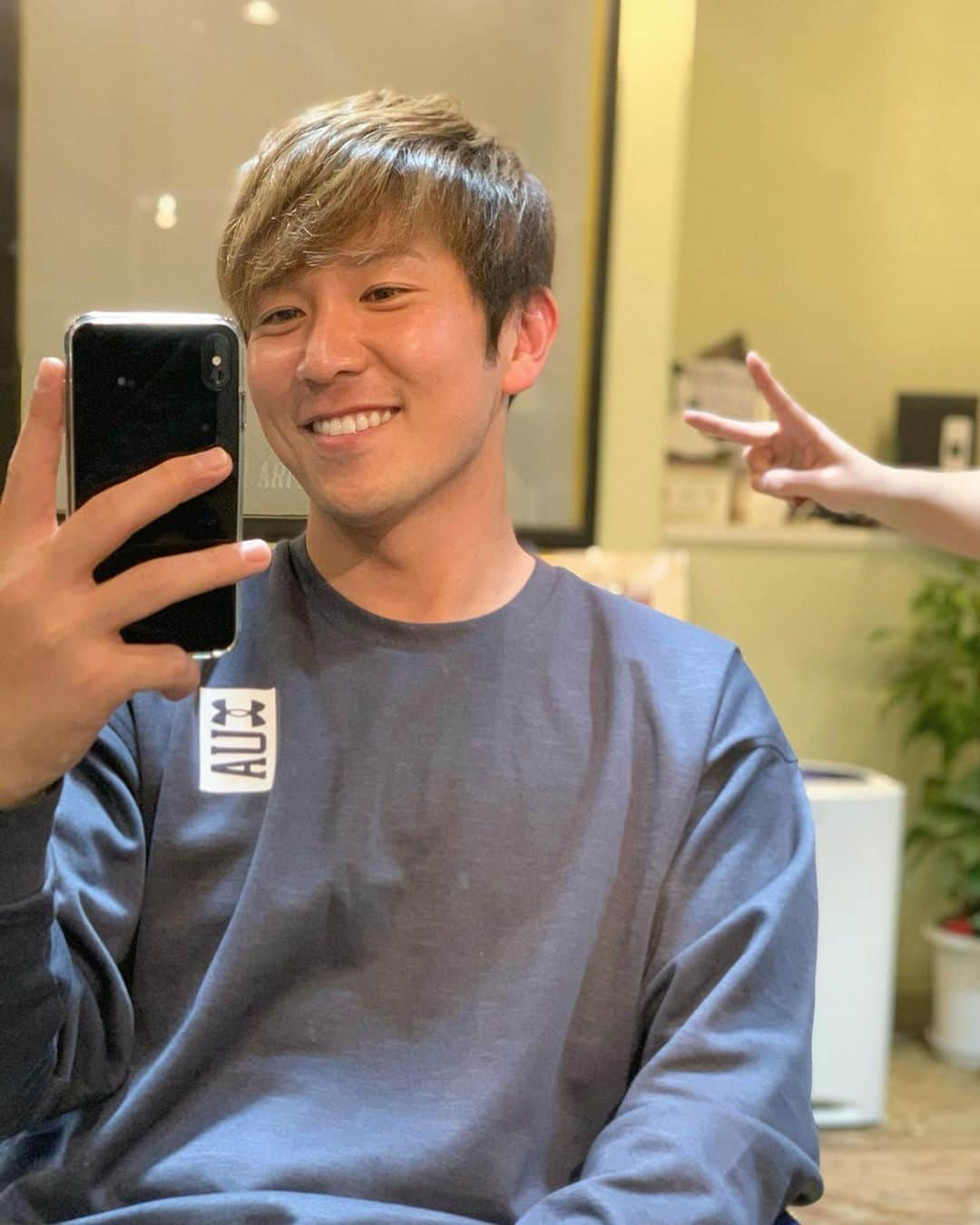 コージ・トクダさんのインスタグラム写真 - (コージ・トクダInstagram)「Hair cut✂️﻿ いつも注文は「おまかせで」﻿ ﻿ ﻿@takumi_kanbayashi  #いつもお世話になってます﻿ #髪庵ゆかし﻿ #スーパー天然下ネタ大好き美容師コト﻿ #神林さん #手タレ #あと日焼けしました」4月6日 21時21分 - koji_tokuda1220