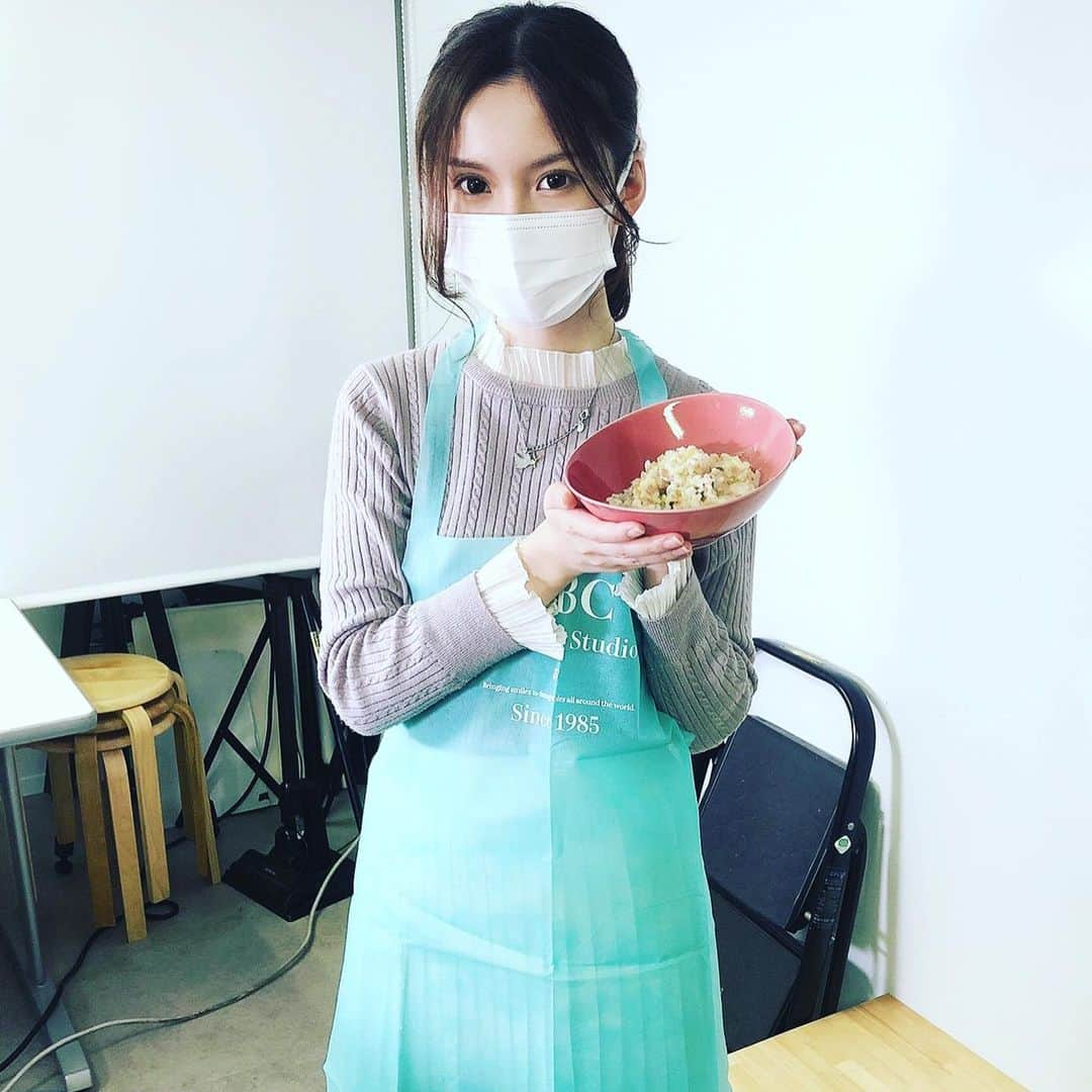 春名風花のインスタグラム：「木村良平さん演じるイケメンカフェ店長・立華玲さまに導かれながらつくりあげたリゾットをまた食べたくなっている…お家でもつくろうかな✨🤤   #春名風花  #料理  #abcクッキング   #カーネーションコート」