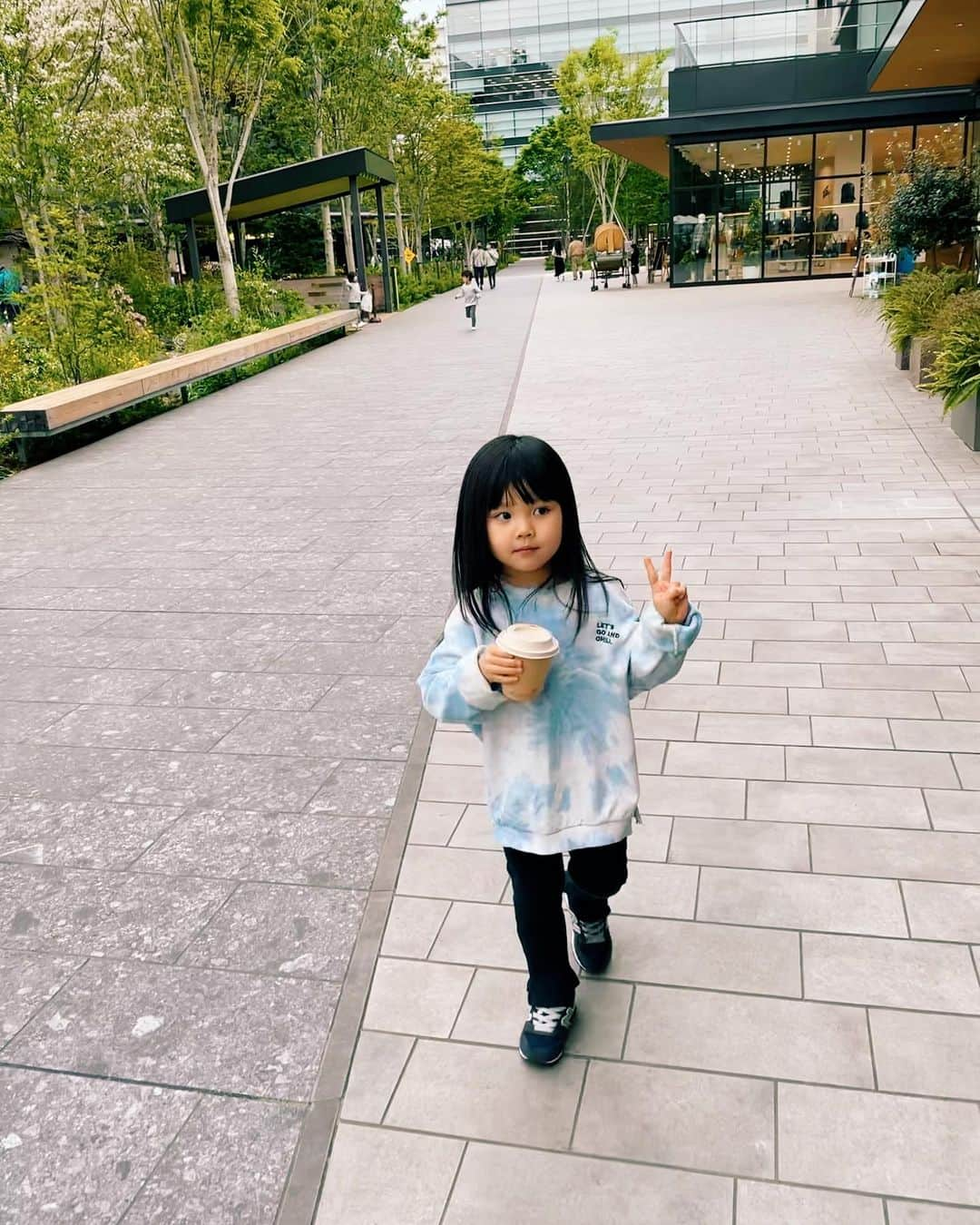 柏木亜季子さんのインスタグラム写真 - (柏木亜季子Instagram)「. @soranohotel に宿泊しました🍃 立川のマリーナベイサンズです。笑 緑も多くて温水プールで 遊び場もあるし長女テンアゲ。 ここ最近の成長具合すごくて 生意気すぎてびっくりするけど 色々話せる内容もレベル上がってて 私たち親が毎日楽しい😂 妹に優しくて助かります。ありがと。 #soranohotel#greensprings#子連れ旅行」4月6日 23時57分 - a_k_i824