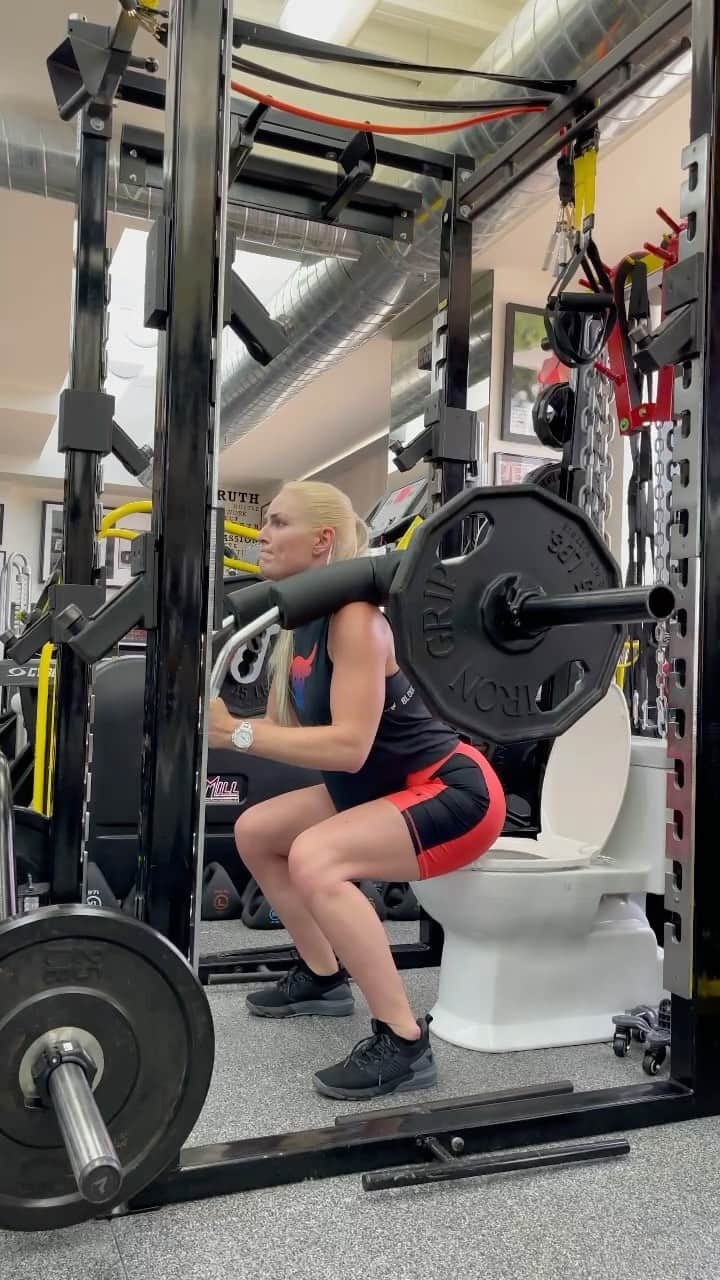 リンゼイ・ボンのインスタグラム：「Progress never stops! 💪🏻   @gunnarfitness @projectrock @redbull」