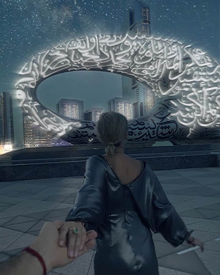 Murad Osmannのインスタグラム：「The symbol of the new age and creativity. #FollowMeTo Museum of the Future in Dubai. Its external panels are marked with the Arabic calligraphy and its shape can be defined by some as torus, others prefer to liken it to an eye.  It is one of the most complex construction projects ever attempted. Being a Civil Engineer - I can confirm that :)). “The future belongs to those who can imagine it, design it, and execute it…The future does not wait…The future can be designed and built today.”  @mydubai @museumofthefuture #mydubai  #СледуйЗаМной в @museumofthefuture в Дубаи. Поделитесь, что вам напоминает необычная форма музея?🤔  @visitdubai.ru #visitdubai」