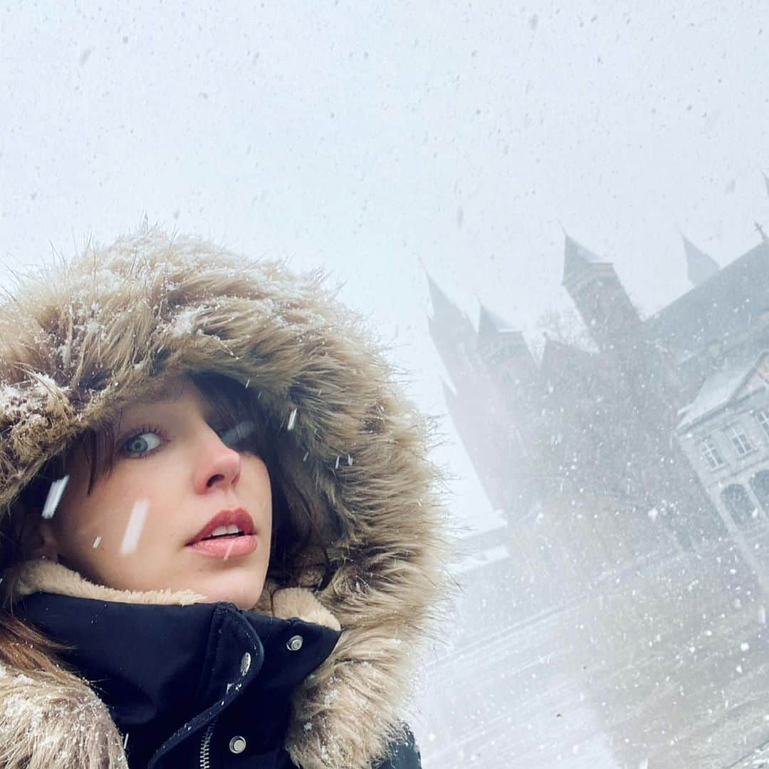 ステファニー・ヨーステンのインスタグラム：「Really enjoying the lovely spring weather in The Netherlands 😖☃️ #snowstorm」