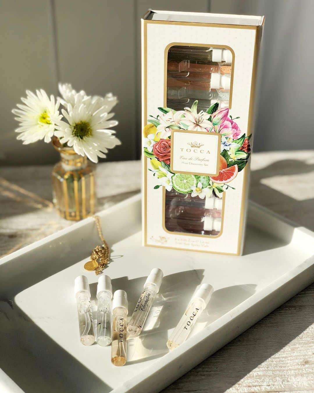 トッカのインスタグラム：「Not sure which #TOCCA girl fits you best? Find your new signature scent in our Eau de Parfum Mini Discovery Set 💗 Tap to shop yours⁠⁠ ⁠⁠ ⁠⁠ ⁠⁠ ⁠⁠ ⁠⁠ #tocca #scents #eaudeparfum #fragranceoftheday #scentoftheday #stayfresh #perfume #fragrance #luxury #musthave #treatyoself #treatyourself #luxurylife #beauty #parfum #perfumeoftheday #nicheperfume #instalove #giftguide #giftsforher」