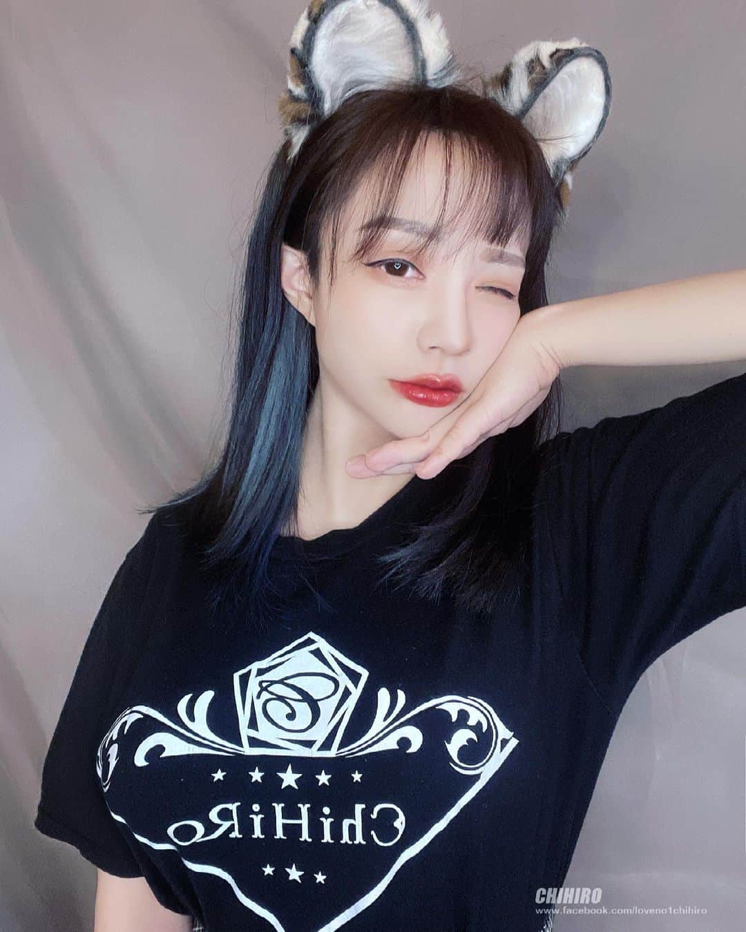 千尋のインスタグラム：「Today is Chihiro’s birthday~~~ 🎂🎉 Is there anything you want to say? 🥺 Chihiro hasn’t been able to travel and meet overseas fans because of the coronavirus but hopes things get better soon 😣✈️ Chihiro misses you all~ ❤️❤️❤️  今天是千尋的生日 有沒有什麼想說的呢？🥺希望大家都可以留言🥺  謝謝部下們來參加2021的生日會 還準備了小驚喜😭😭😭當下真的是非常感動😭😭😭 也很感謝願意來幫忙的朋友們💕太愛你們惹🥺  希望明年還可以看到大家🥺  攝影感謝 @zuo_fengtwphotographer  場地感謝 @match__planet 髮型感謝 @oct.hook」