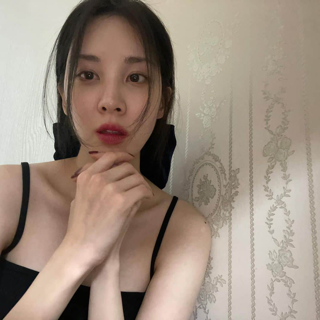 ソヒョンさんのインスタグラム写真 - (ソヒョンInstagram)「🖤」4月7日 12時48分 - seojuhyun_s