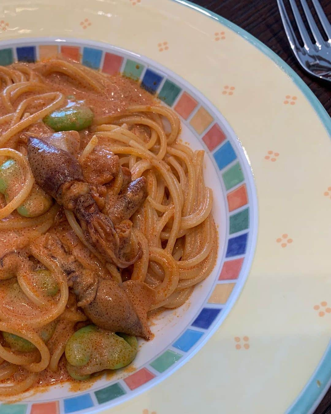 小倉優子さんのインスタグラム写真 - (小倉優子Instagram)「今日のお昼ご飯にホタルイカと空豆で炊き込みご飯を作る予定でしたが、子供達がパスタが食べたい❗️ というのでパスタにしてみました😊✨  土鍋を買ってからまだ炊き込みご飯をしていないので、早く作りたいです💕」4月7日 13時27分 - ogura_yuko_0826