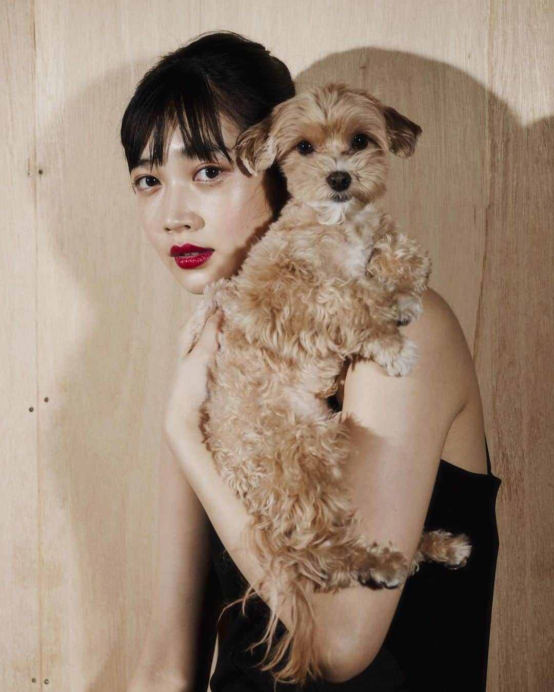 林田岬優さんのインスタグラム写真 - (林田岬優Instagram)「👩🏻+🐶 どんどん入ってきたLeo... ph @kentarominami_  hm @shihominishio  sty @miyu_hayashida #林田岬優」4月7日 13時56分 - miyu_hayashida