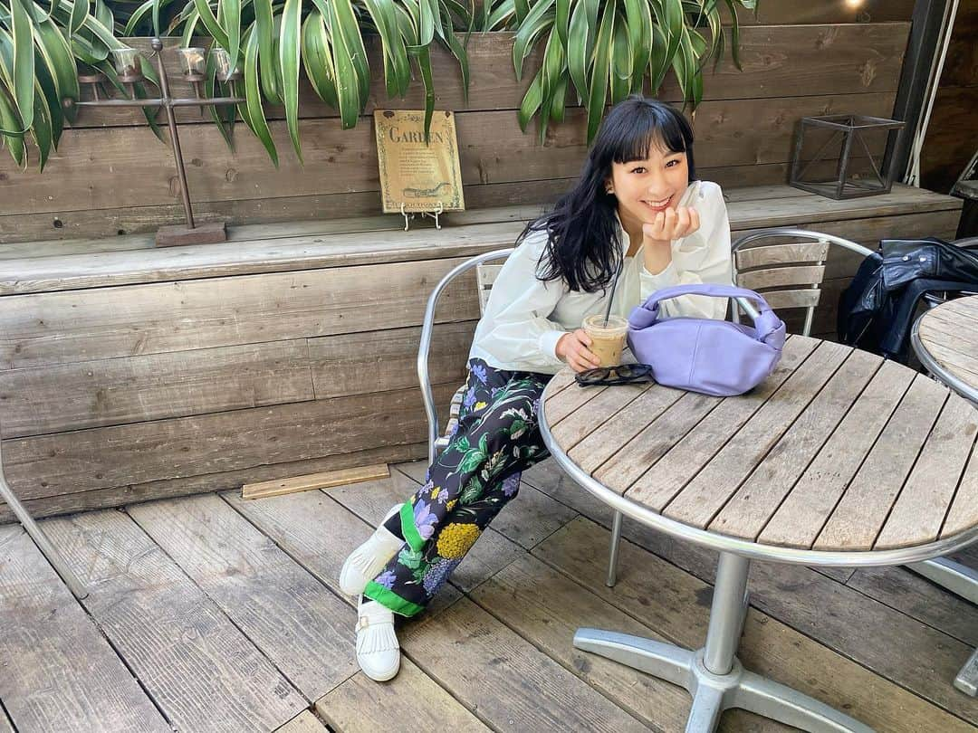 浅田舞さんのインスタグラム写真 - (浅田舞Instagram)「𝑪𝒐𝒇𝒇𝒆𝒆 𝒕𝒊𝒎𝒆☕︎ #私服」4月7日 14時09分 - asadamai717