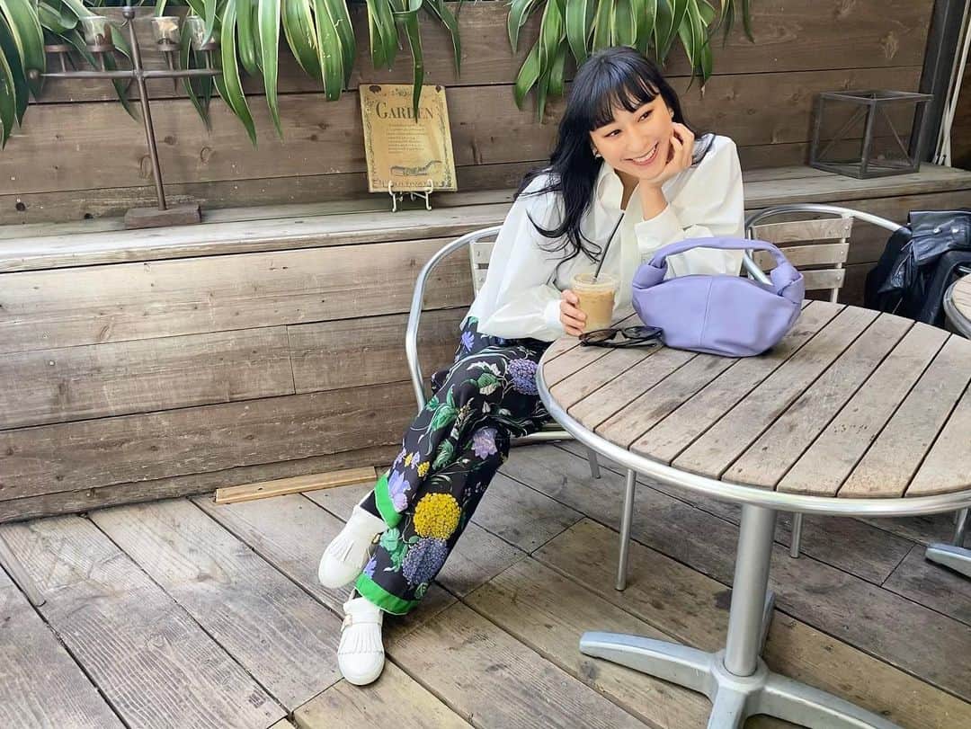 浅田舞さんのインスタグラム写真 - (浅田舞Instagram)「𝑪𝒐𝒇𝒇𝒆𝒆 𝒕𝒊𝒎𝒆☕︎ #私服」4月7日 14時09分 - asadamai717